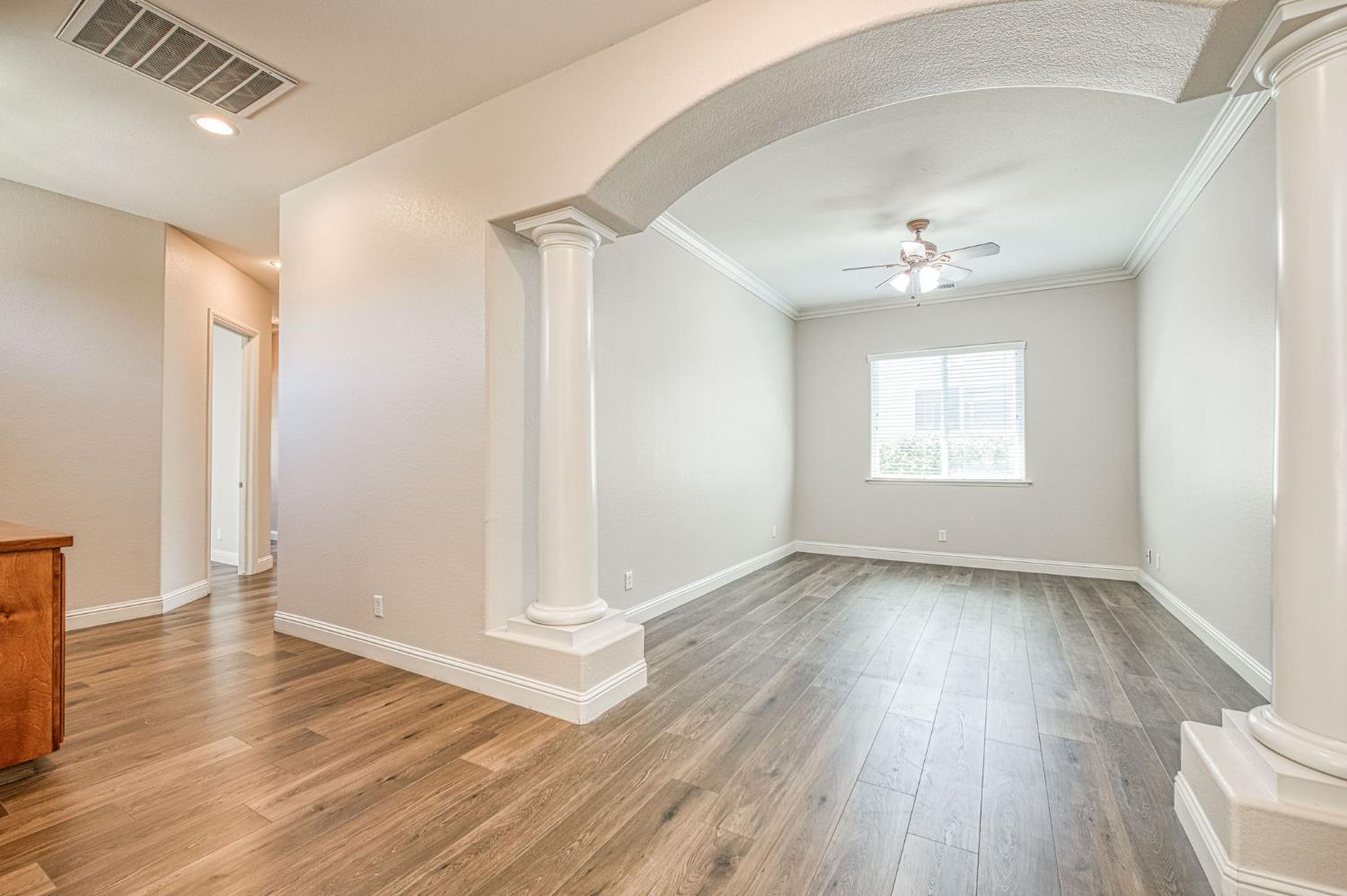 8405 N Paula