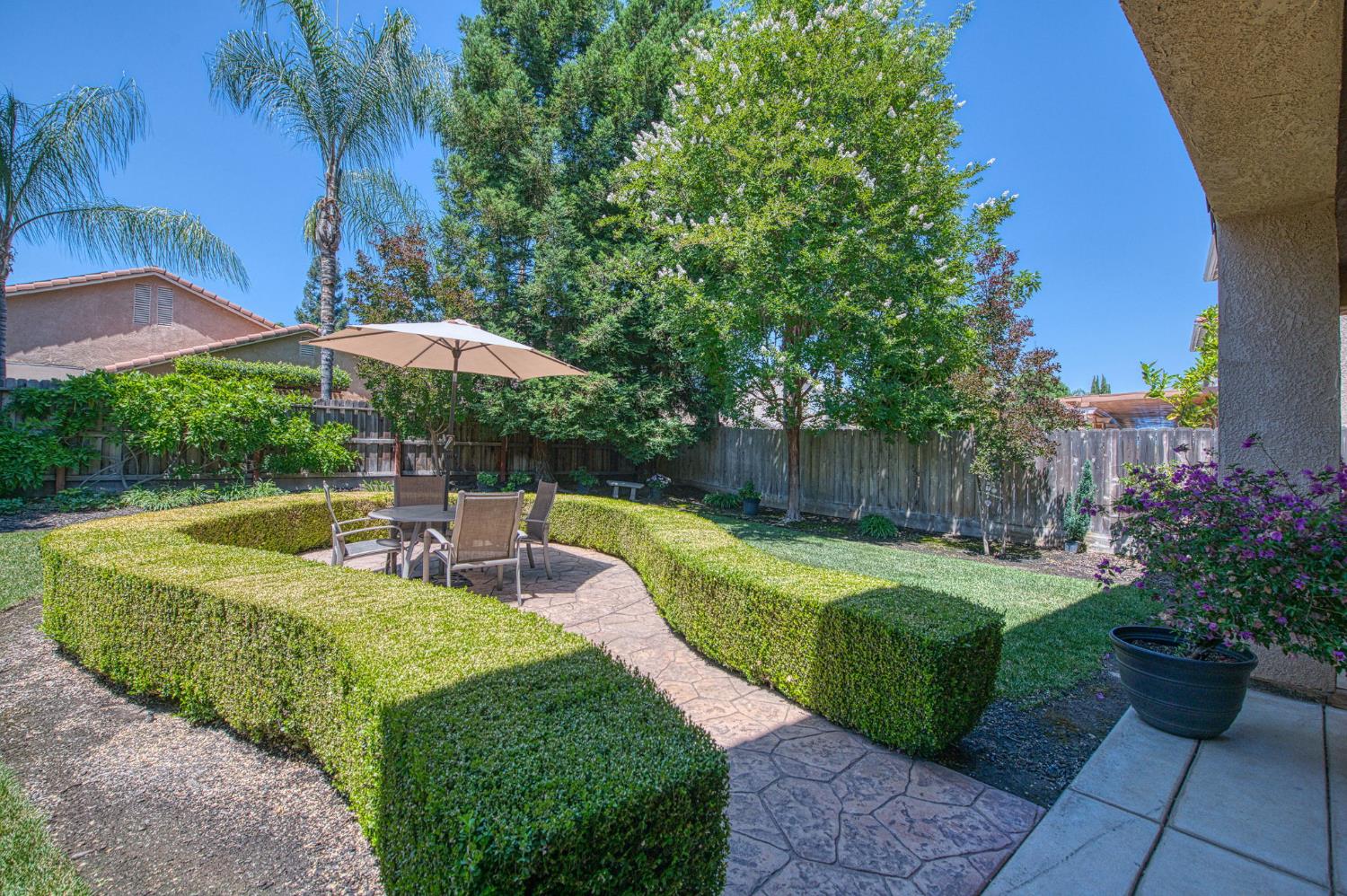 8405 N Paula