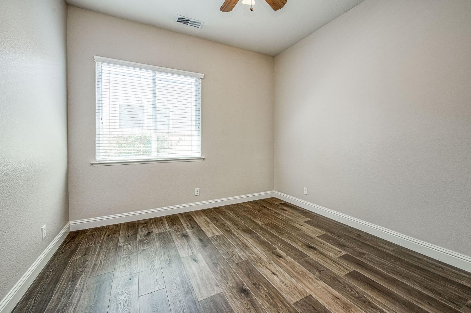 8405 N Paula