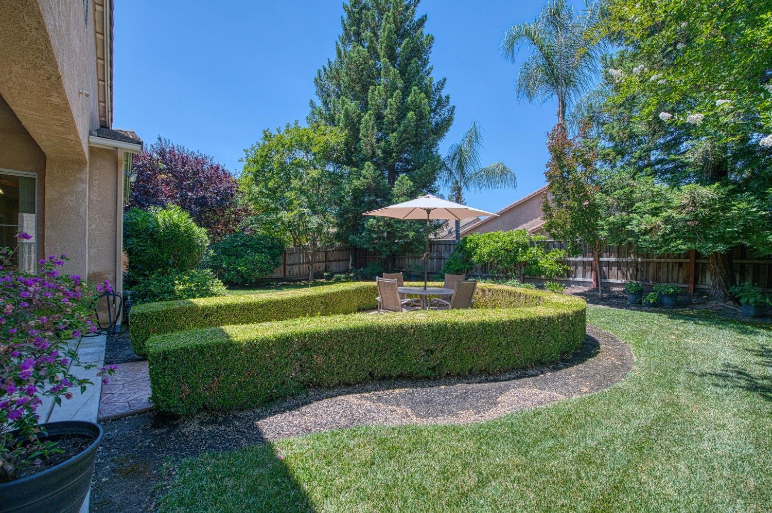 8405 N Paula