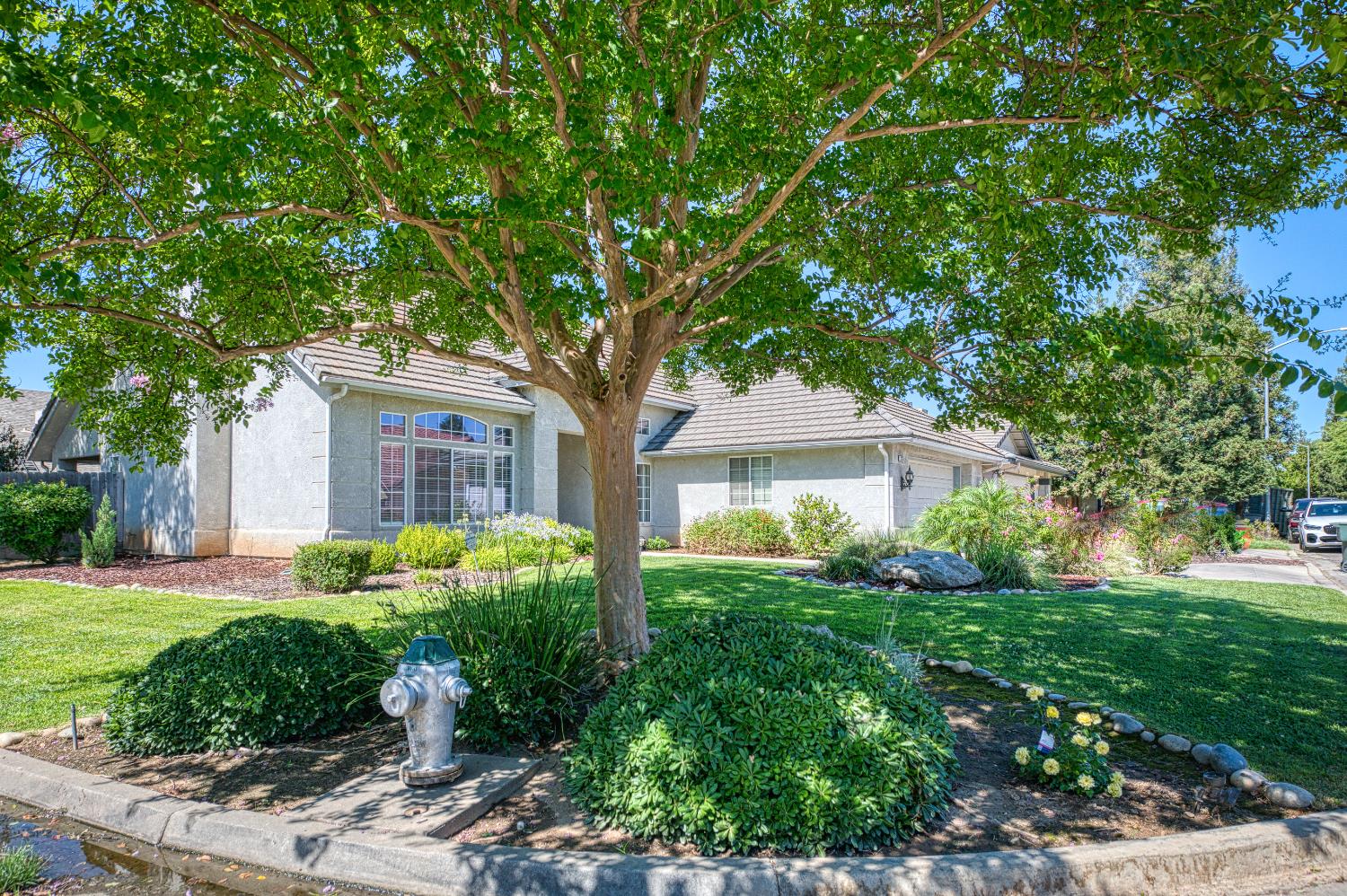 2231 E Pryor Drive