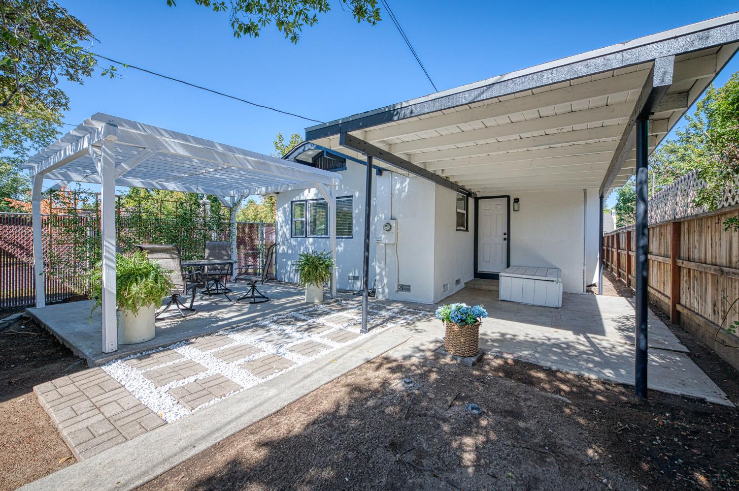 506 E Vassar
