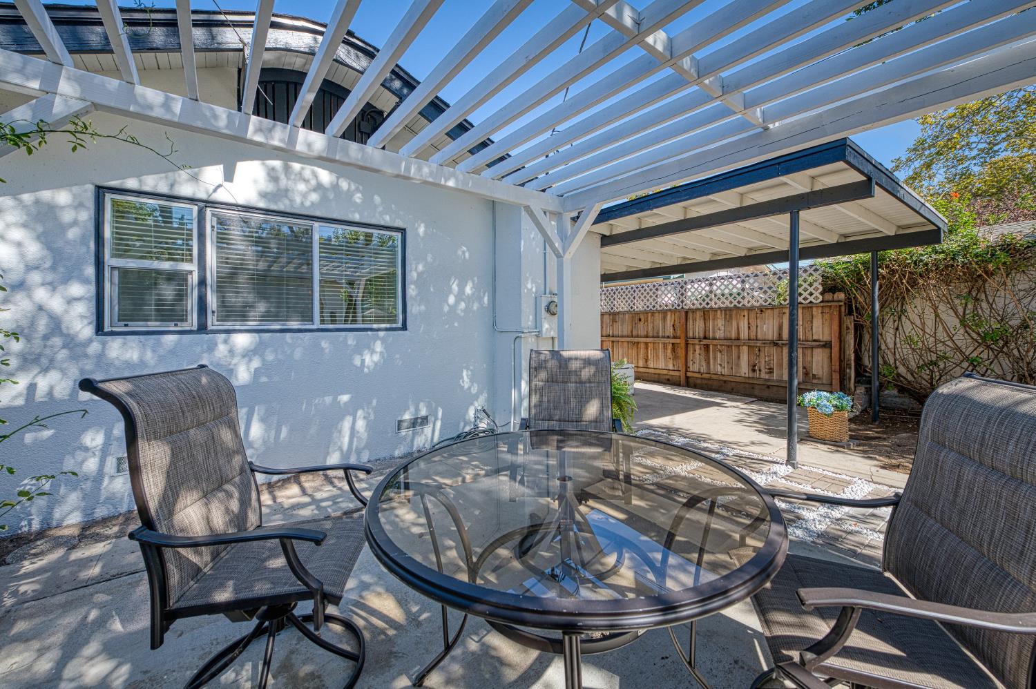 506 E Vassar