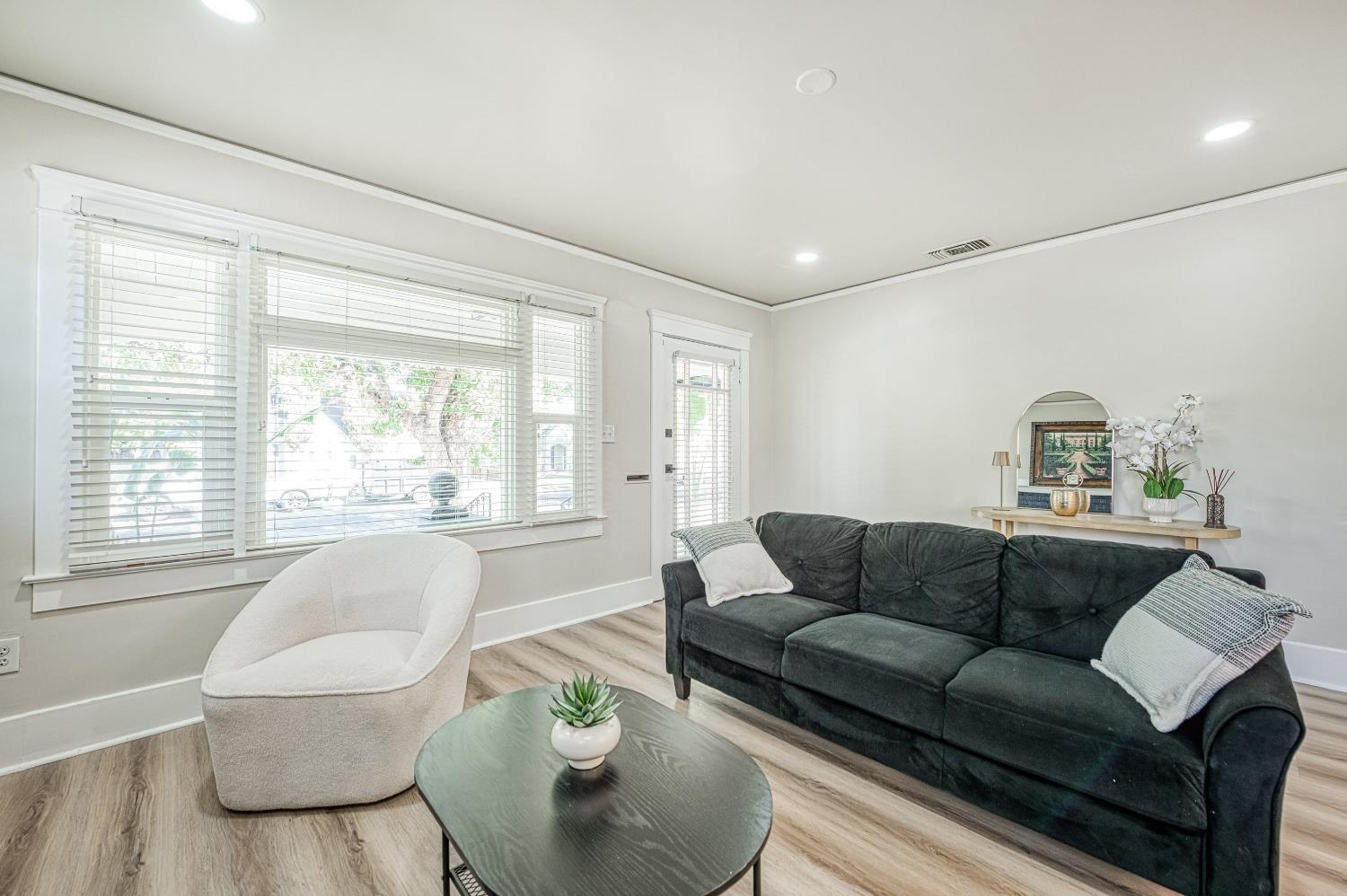 506 E Vassar