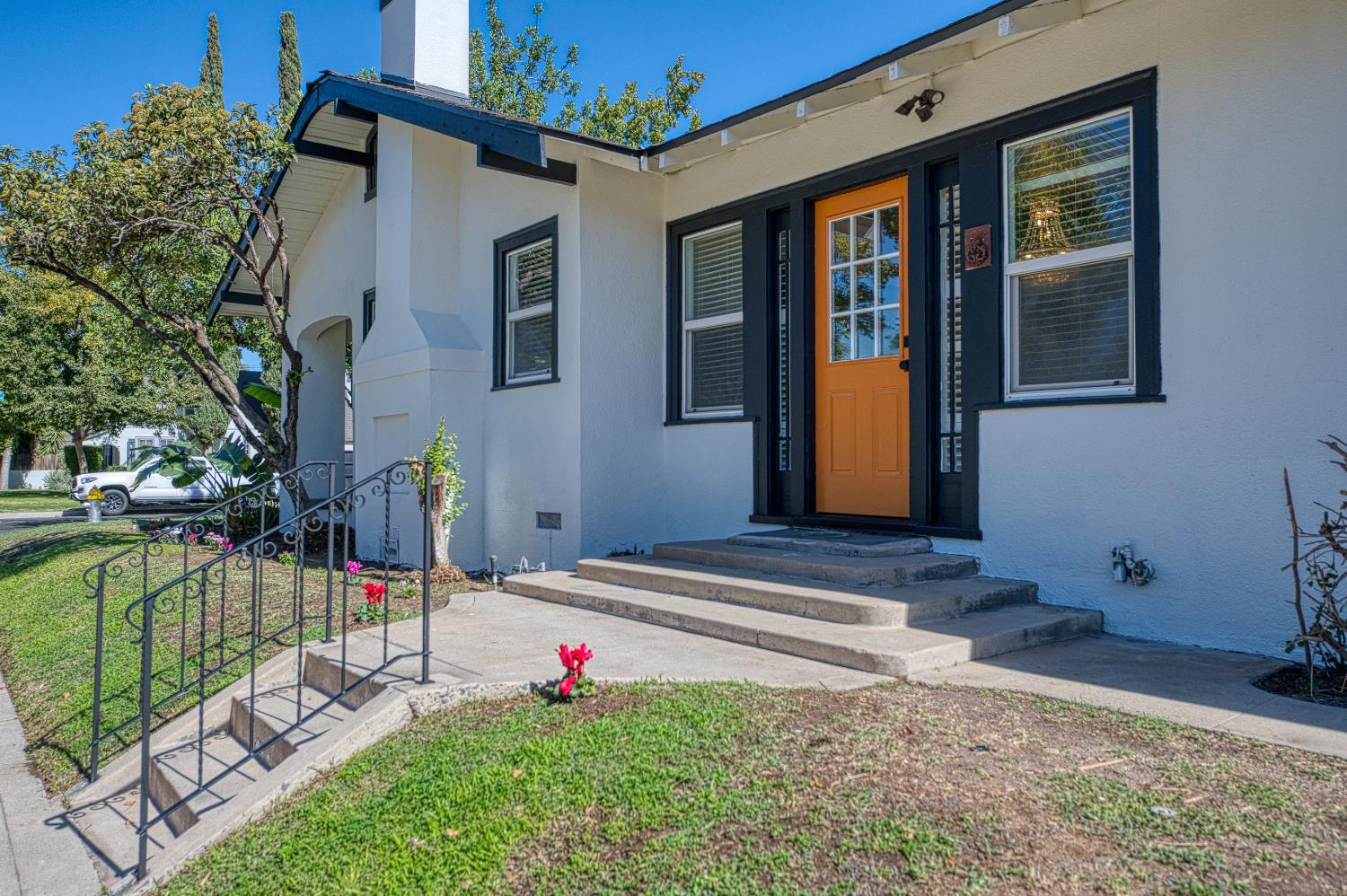 506 E Vassar