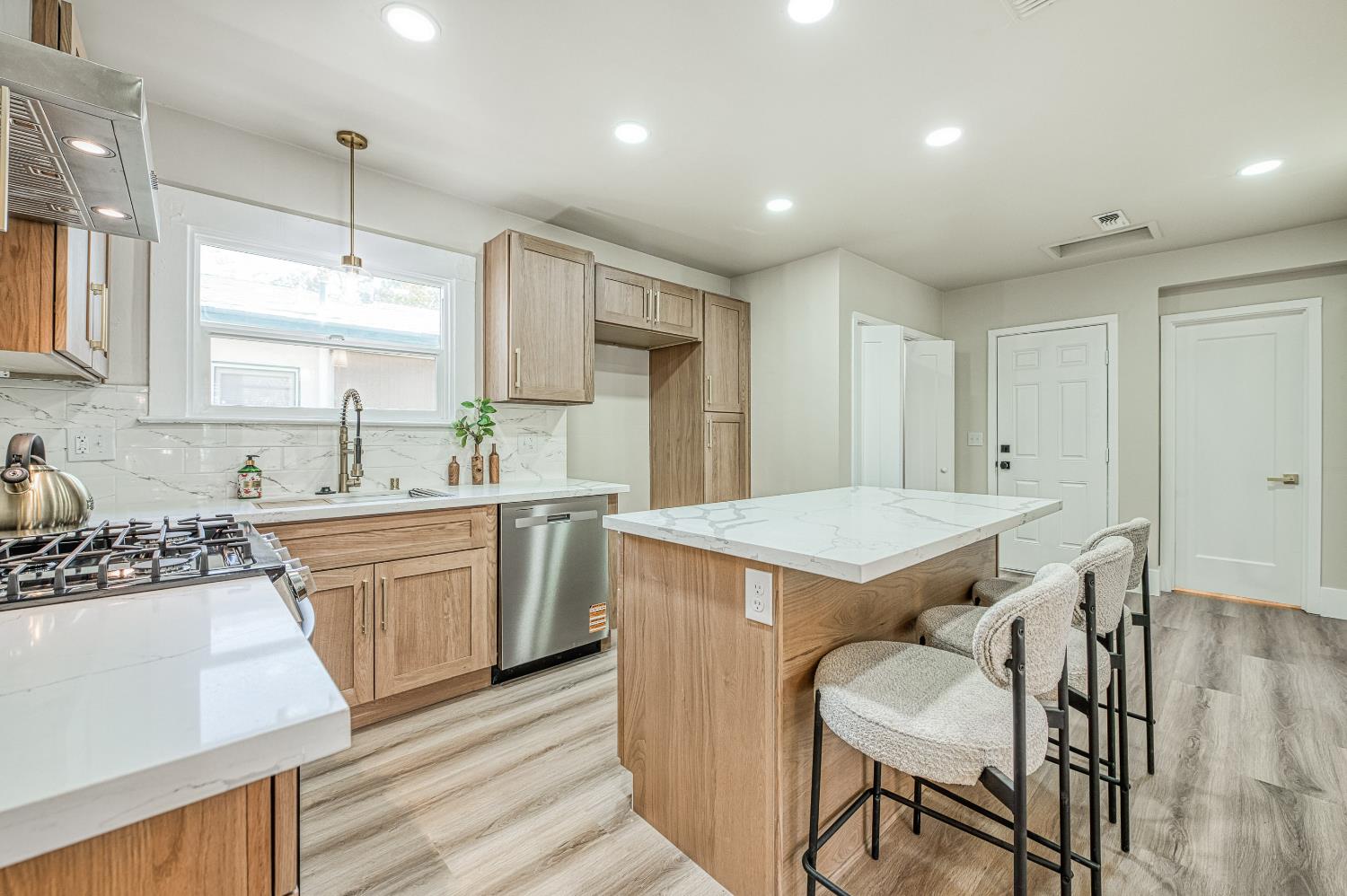 506 E Vassar