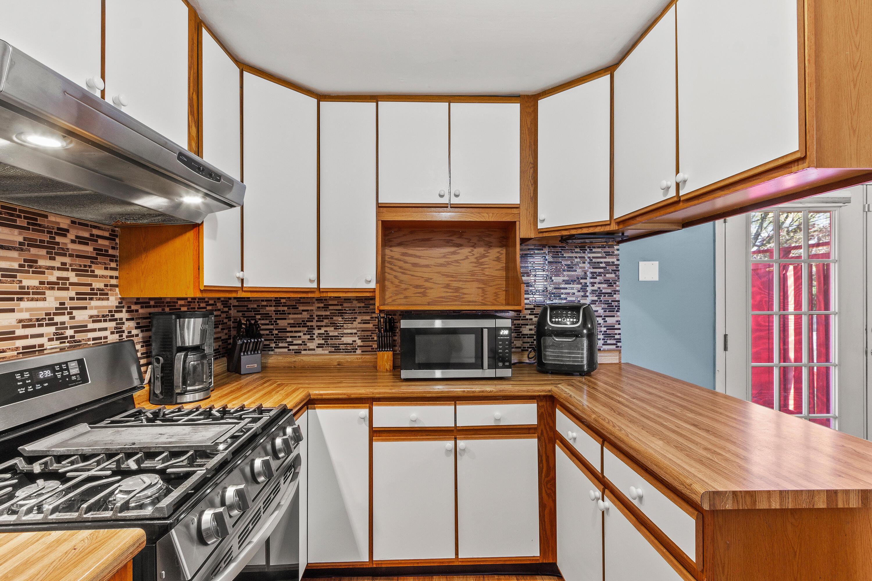 6148 Whitby Square W