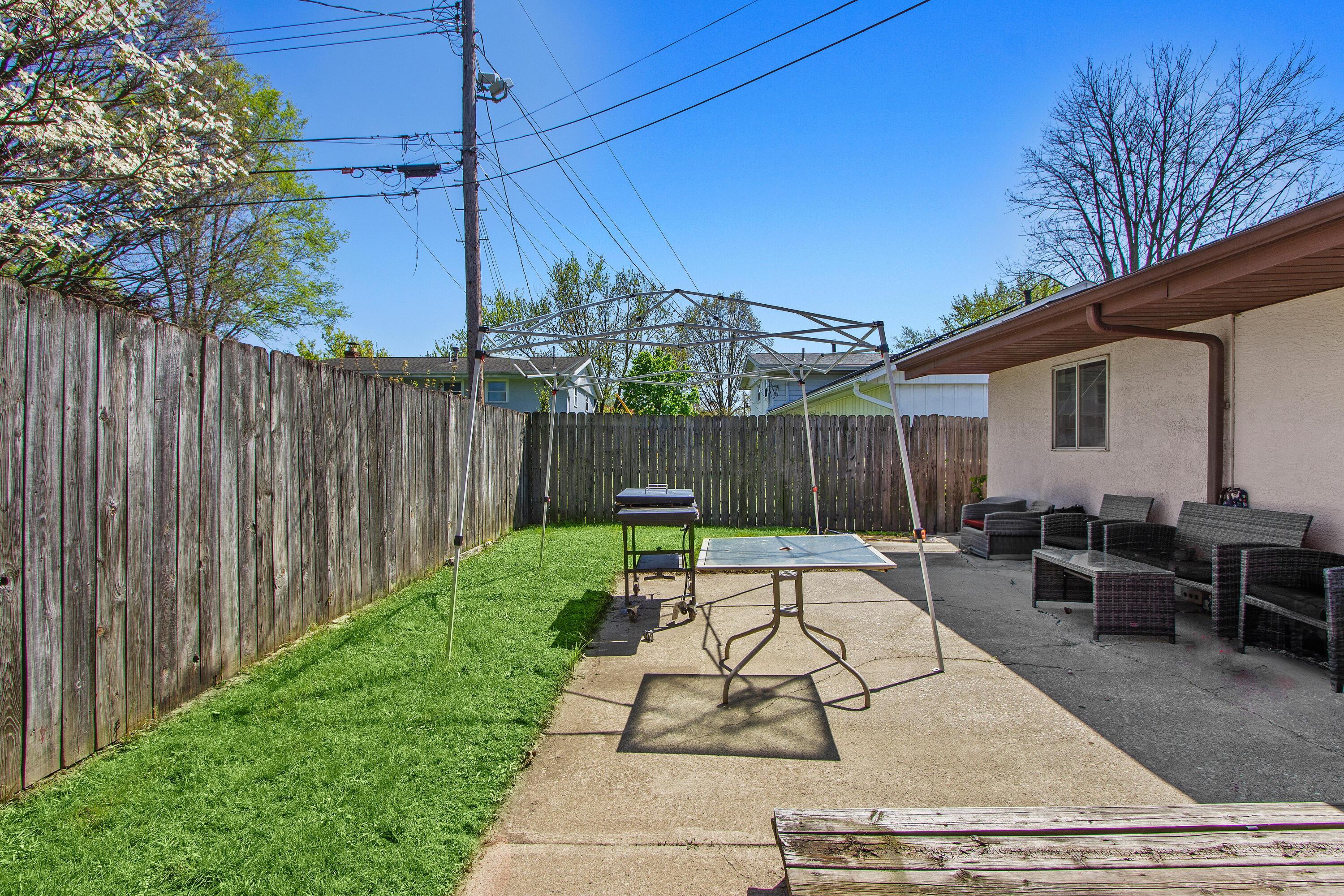 6148 Whitby Square W