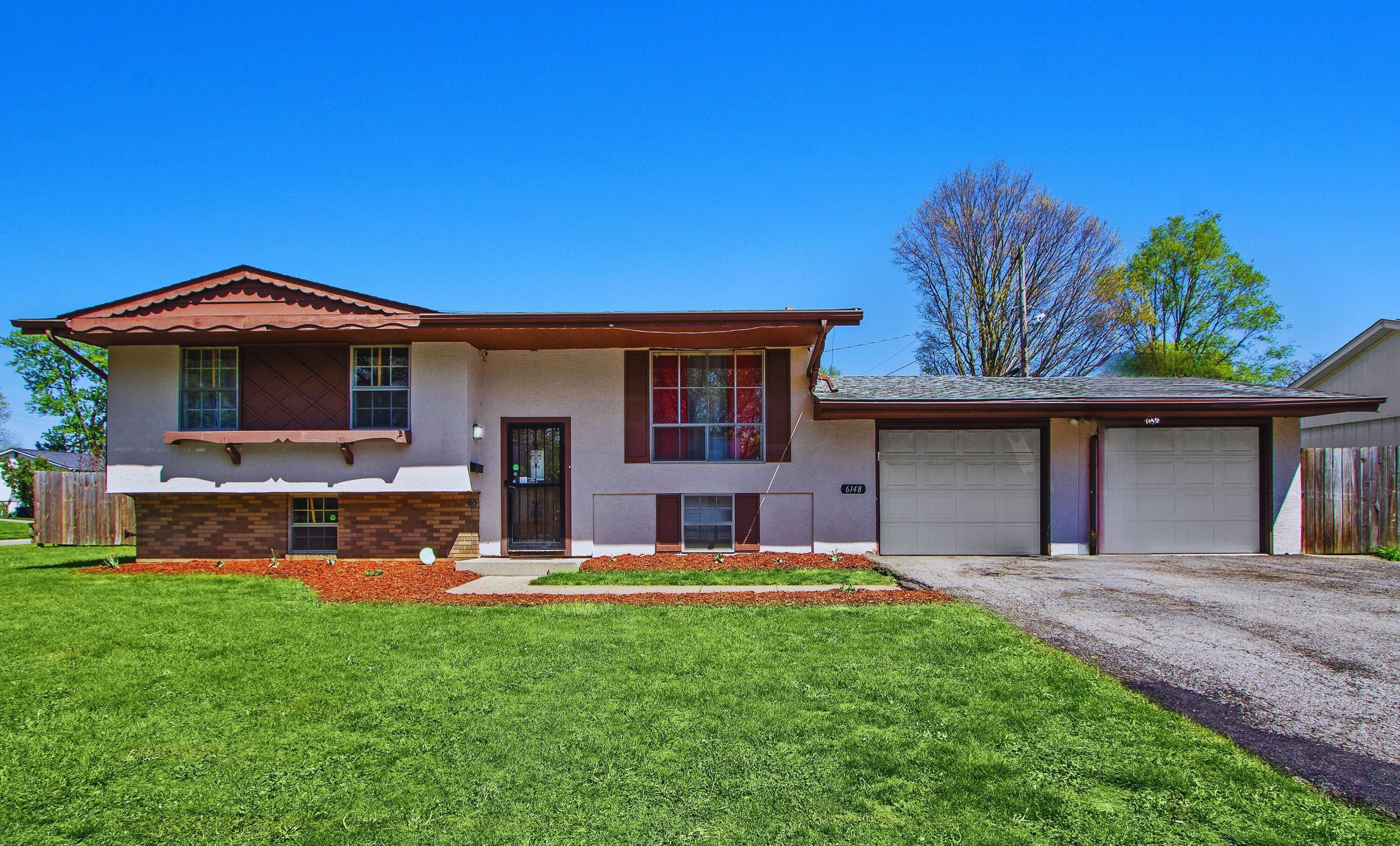 6148 Whitby Square W
