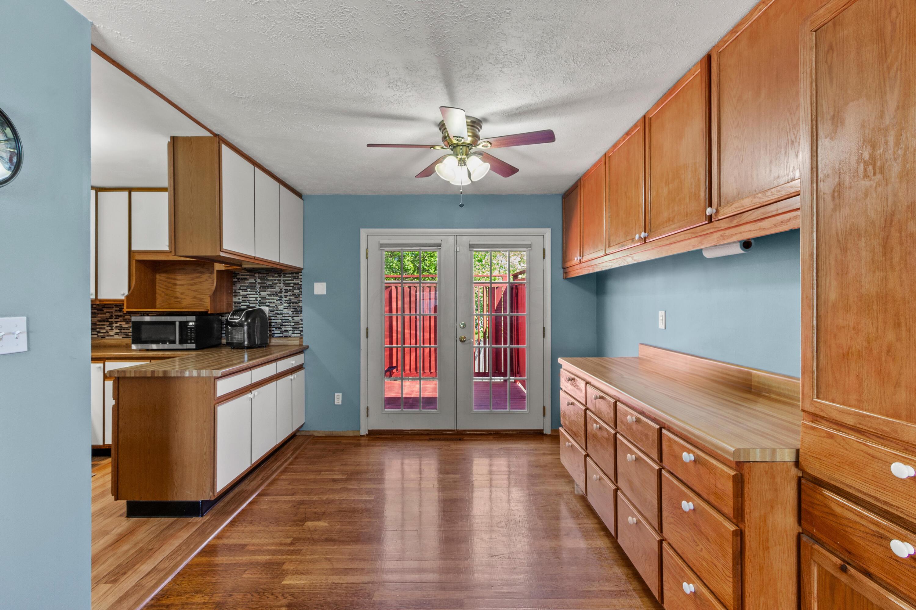 6148 Whitby Square W
