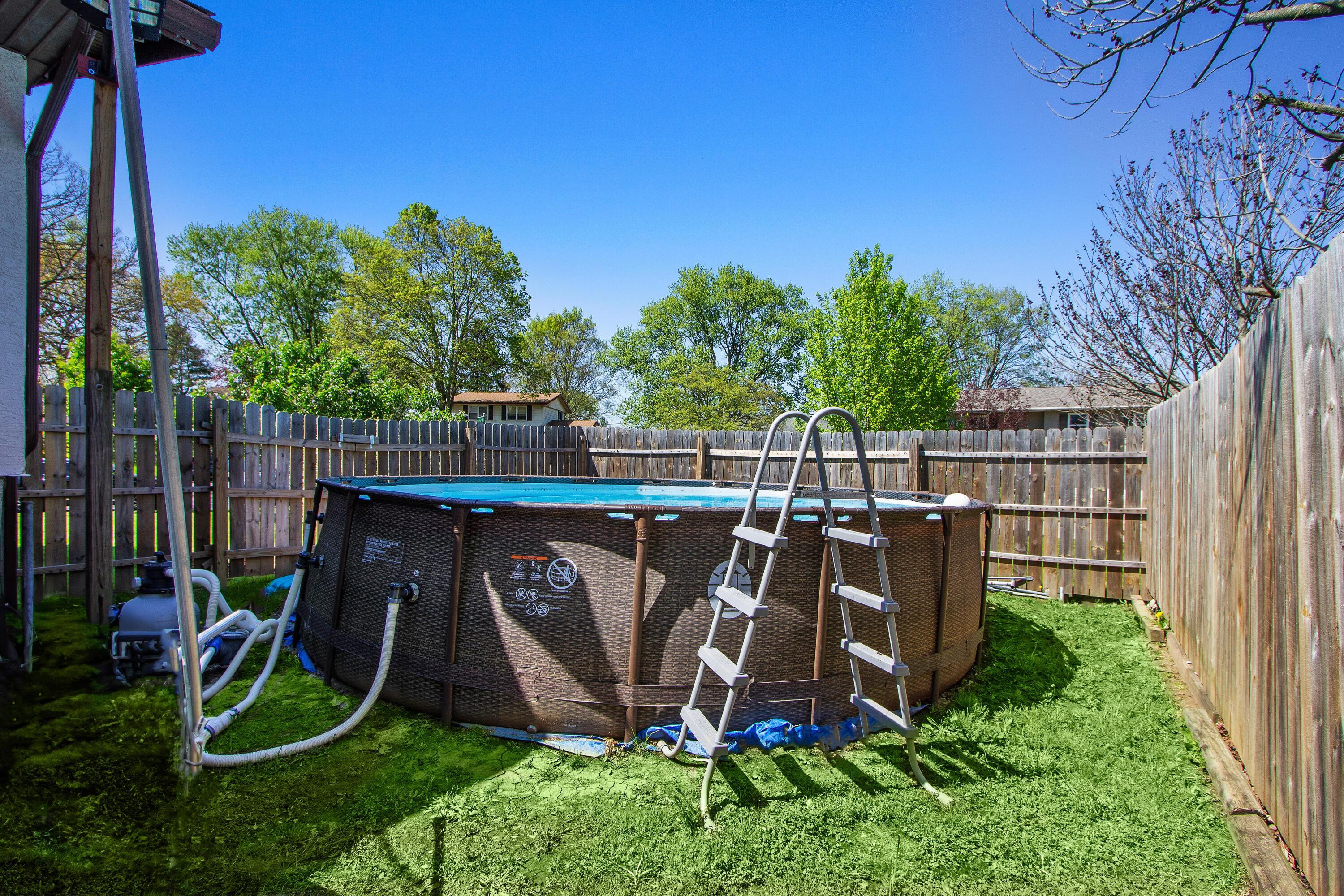 6148 Whitby Square W