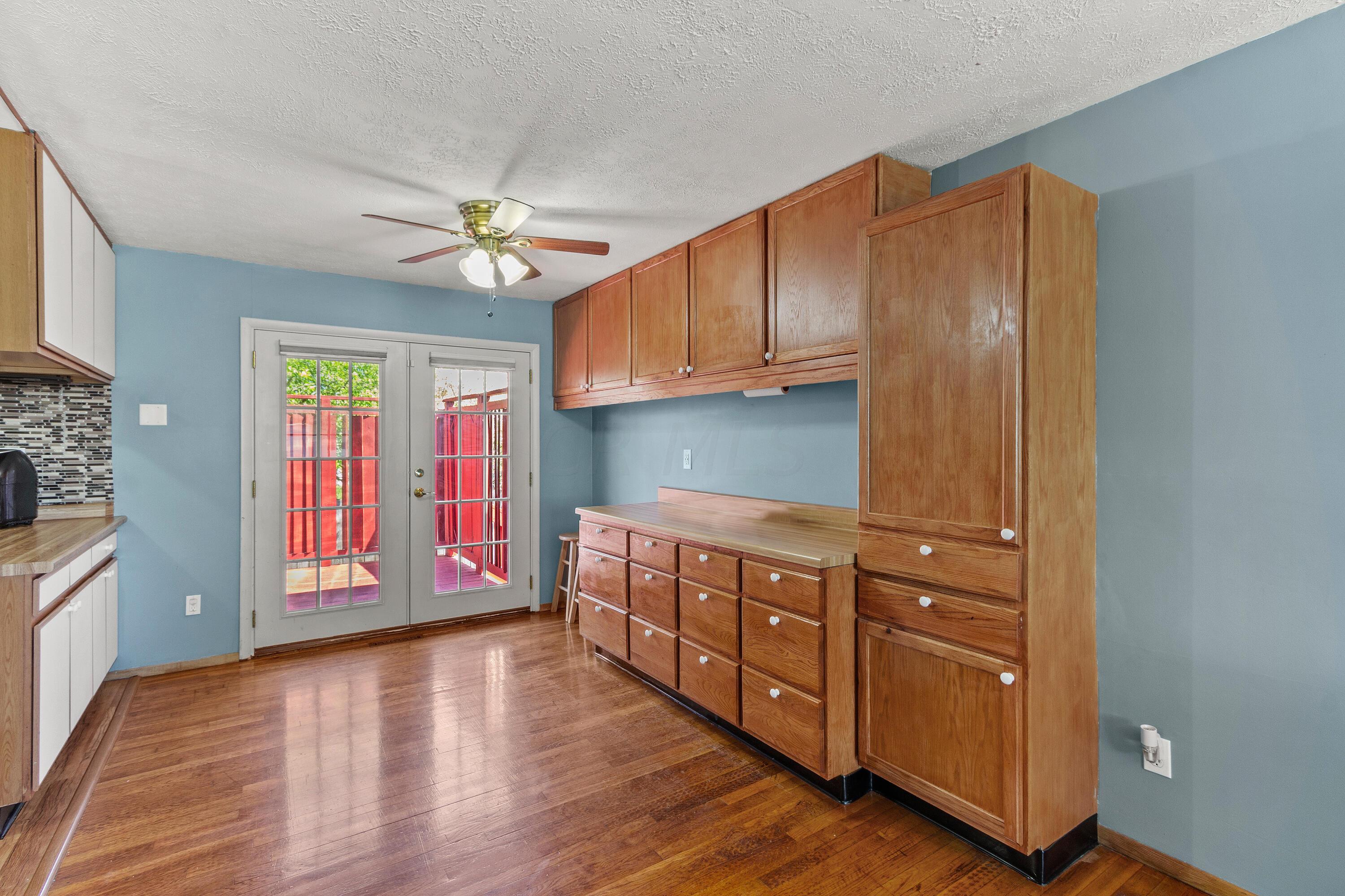 6148 Whitby Square W