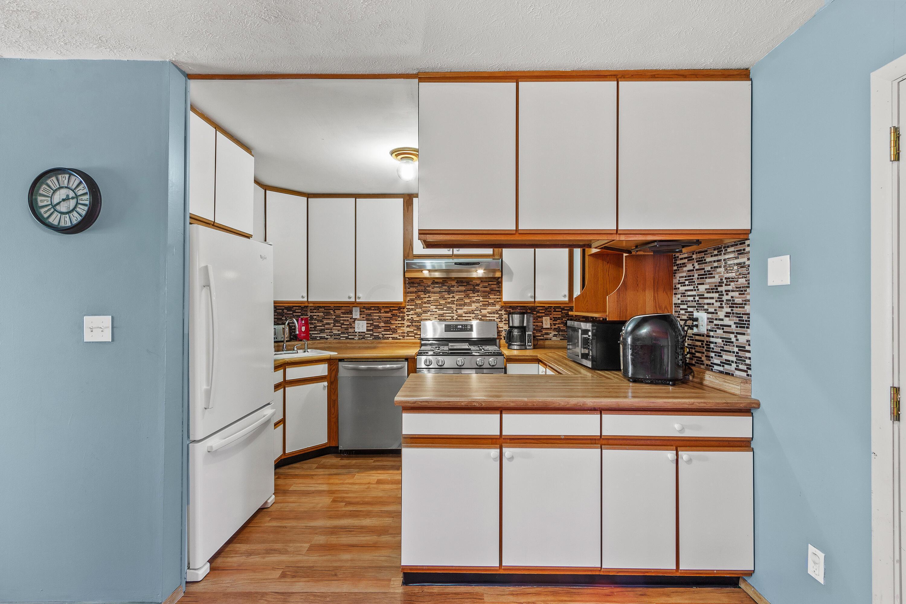 6148 Whitby Square W