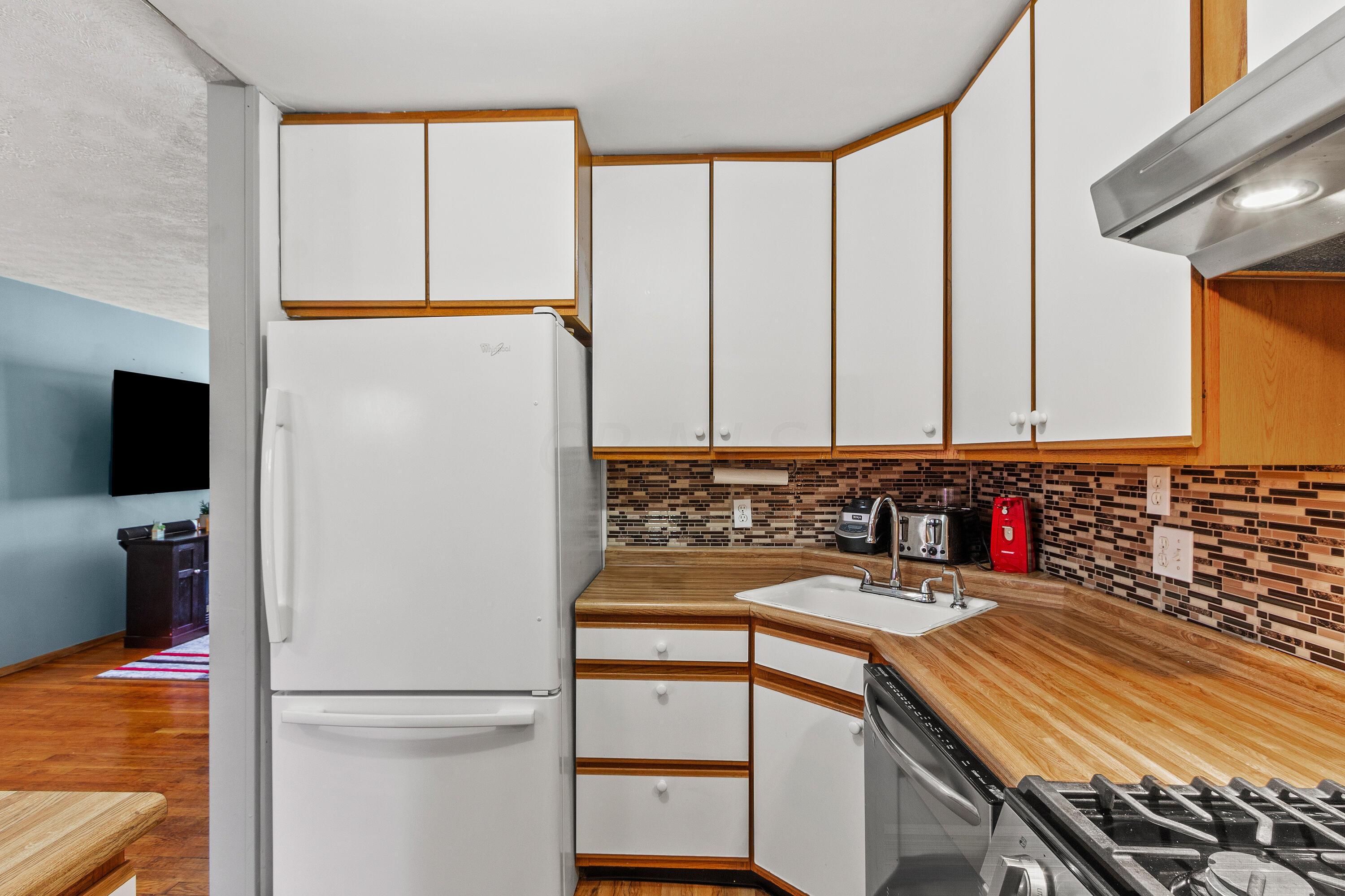 6148 Whitby Square W