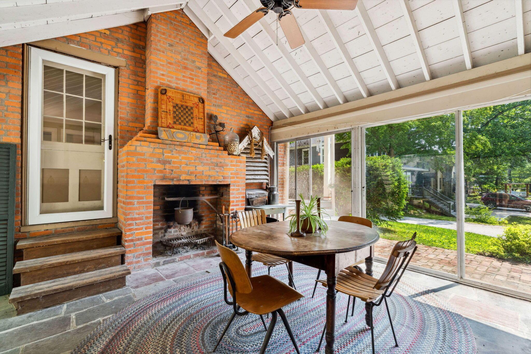 31 W Plum Street