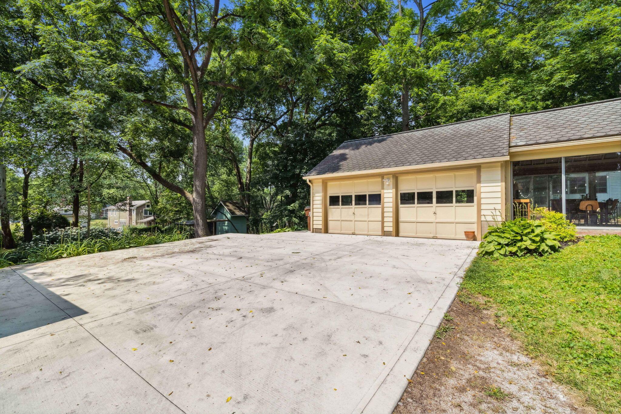 31 W Plum Street
