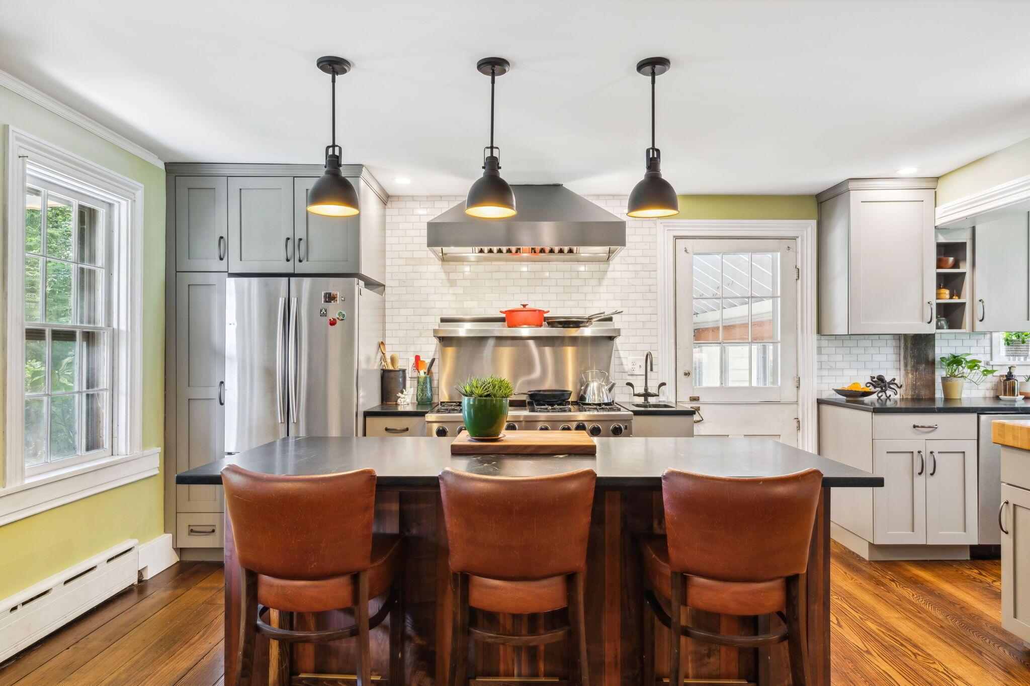 31 W Plum Street