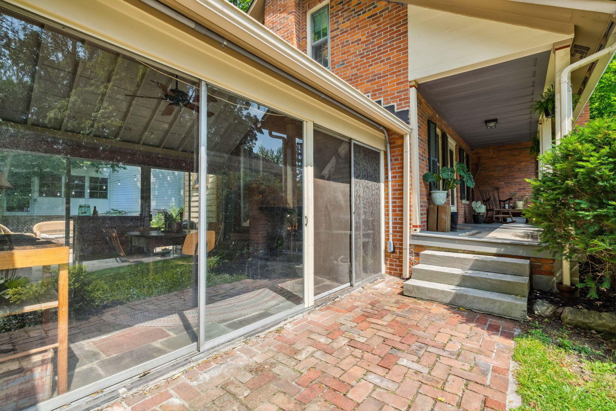 31 W Plum Street