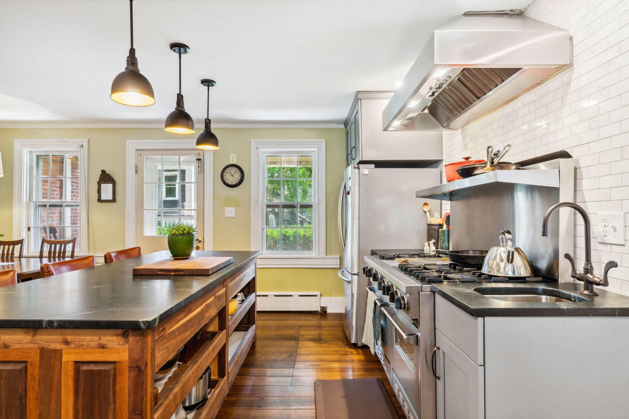 31 W Plum Street