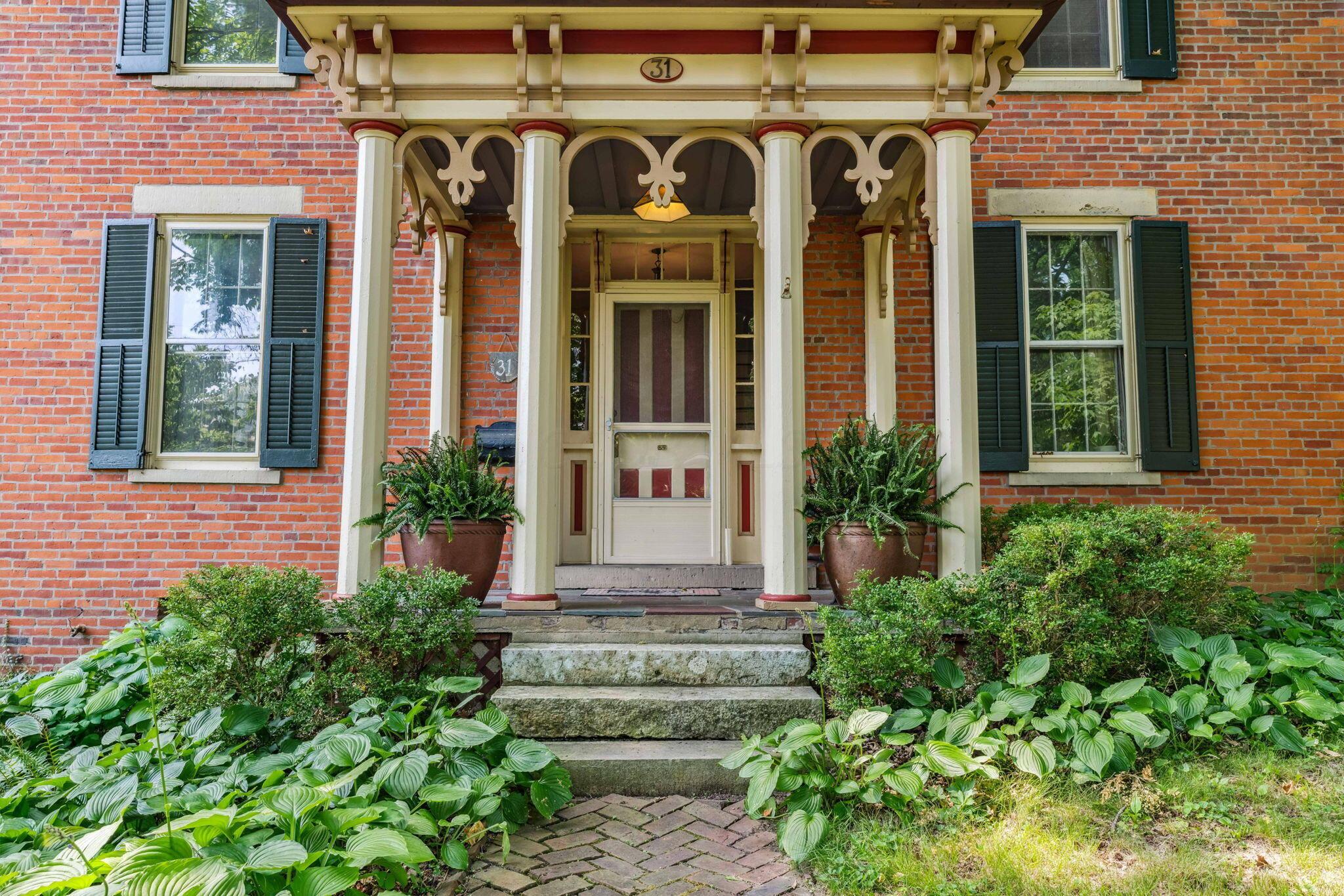 31 W Plum Street