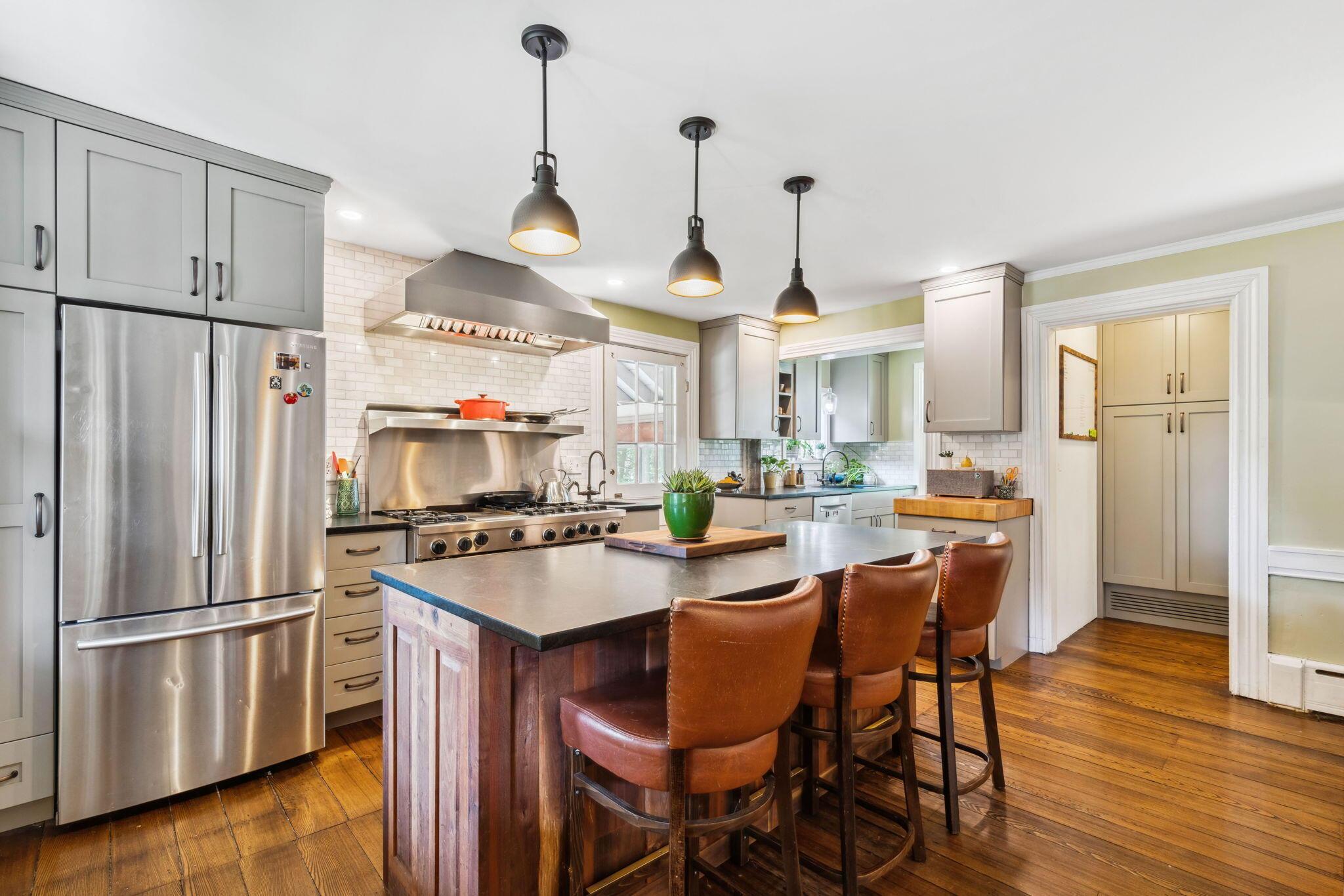 31 W Plum Street