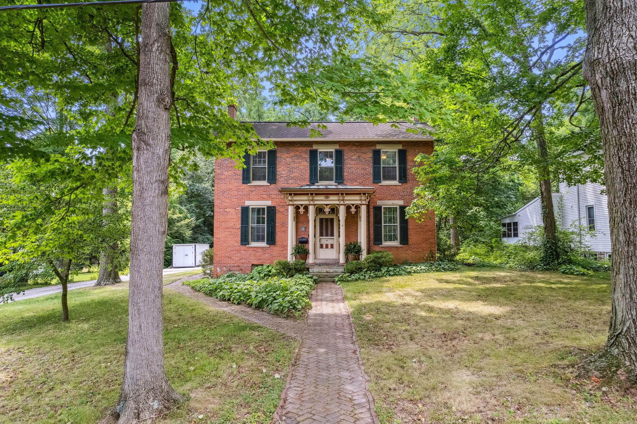 31 W Plum Street