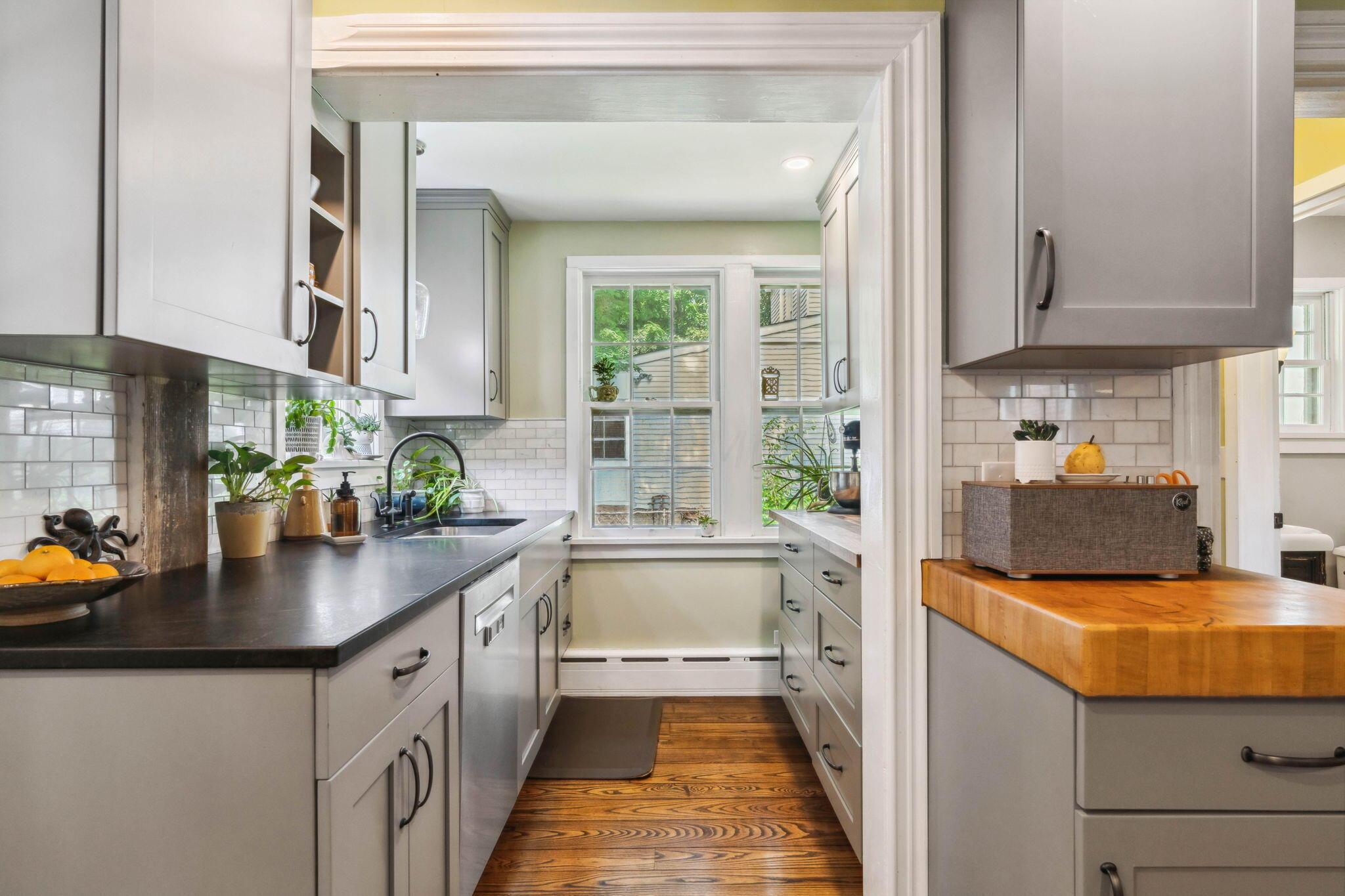 31 W Plum Street