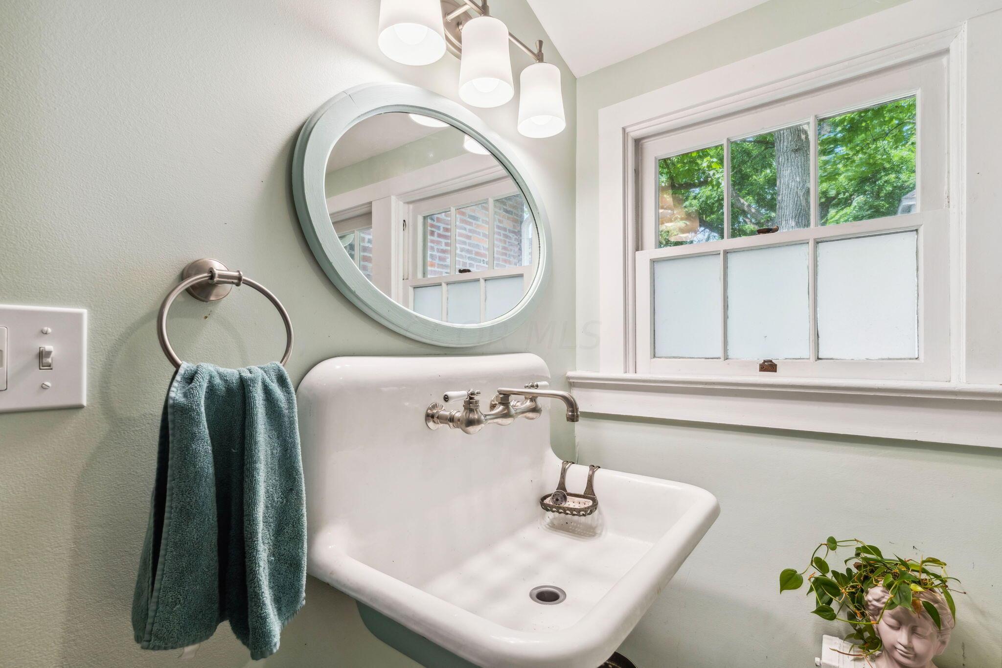 31 W Plum Street