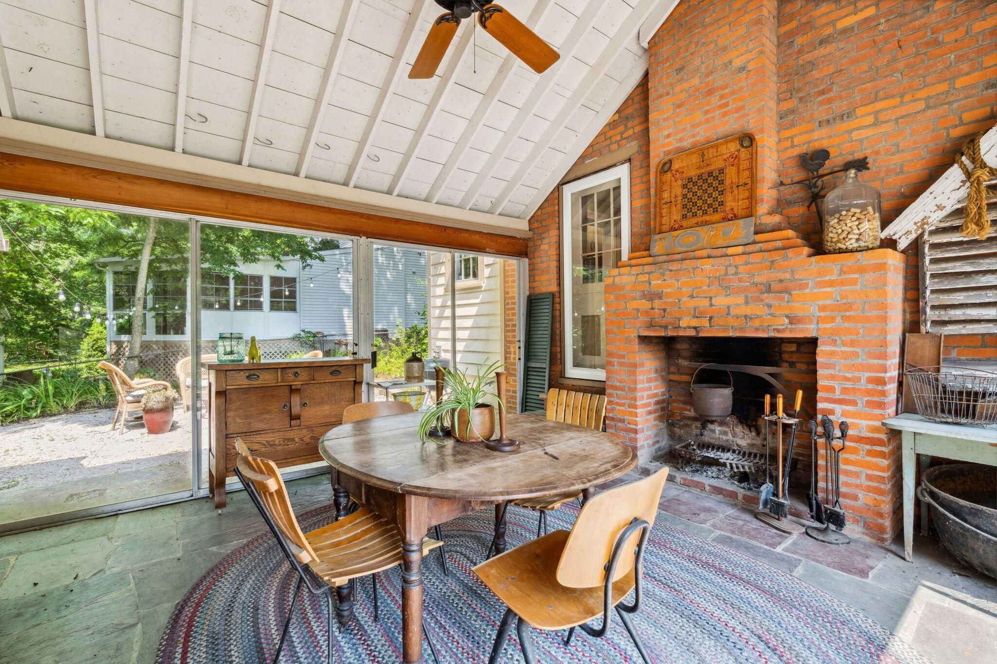 31 W Plum Street