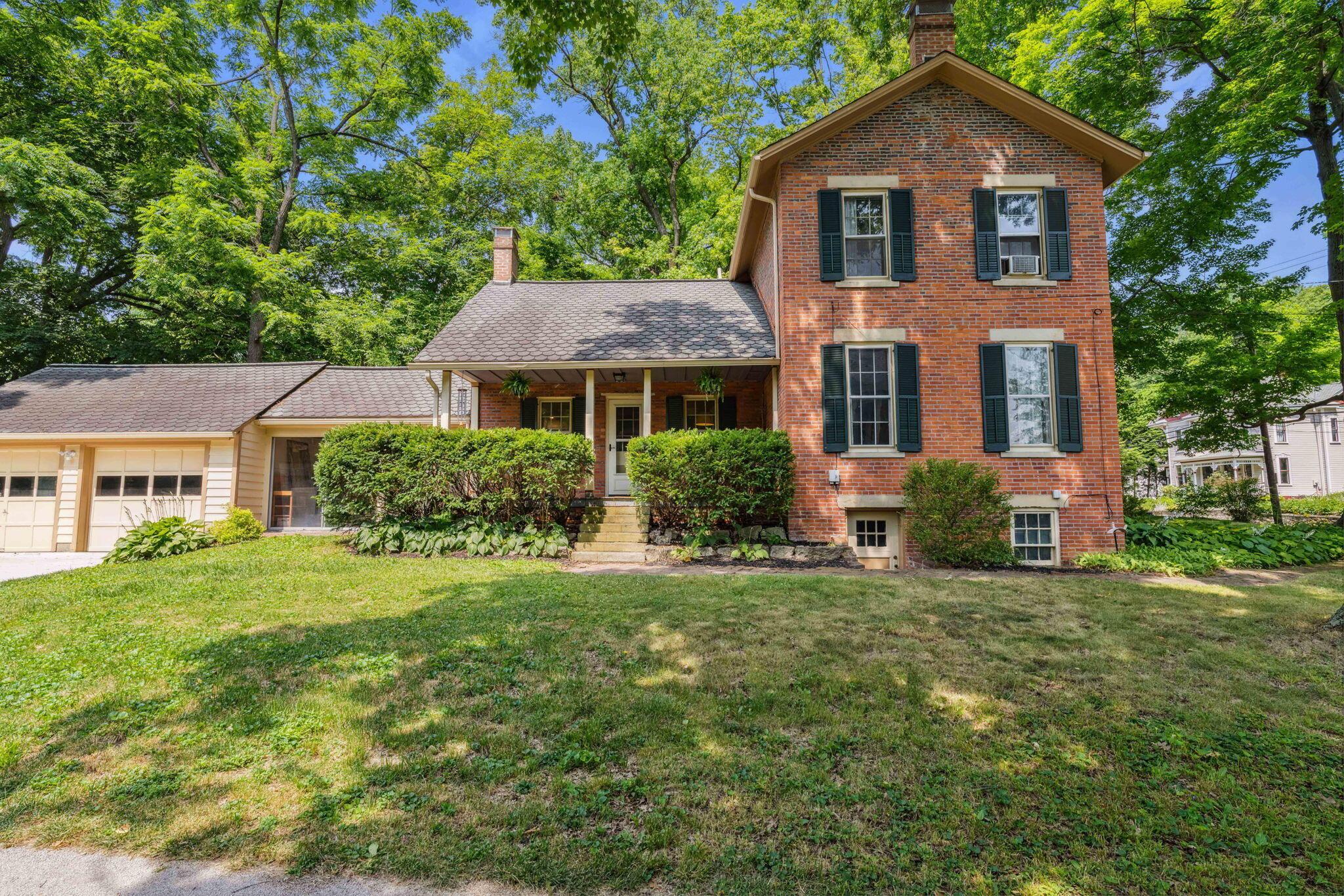 31 W Plum Street
