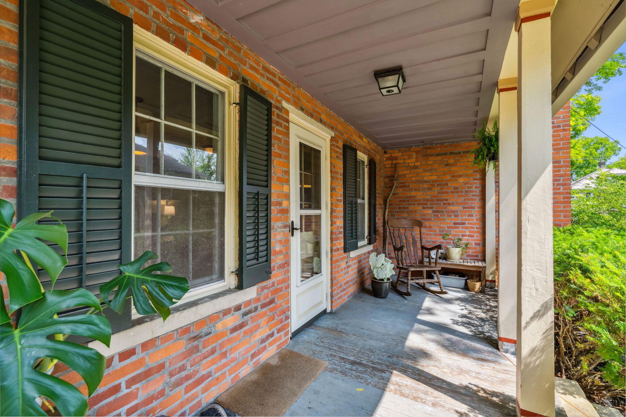 31 W Plum Street