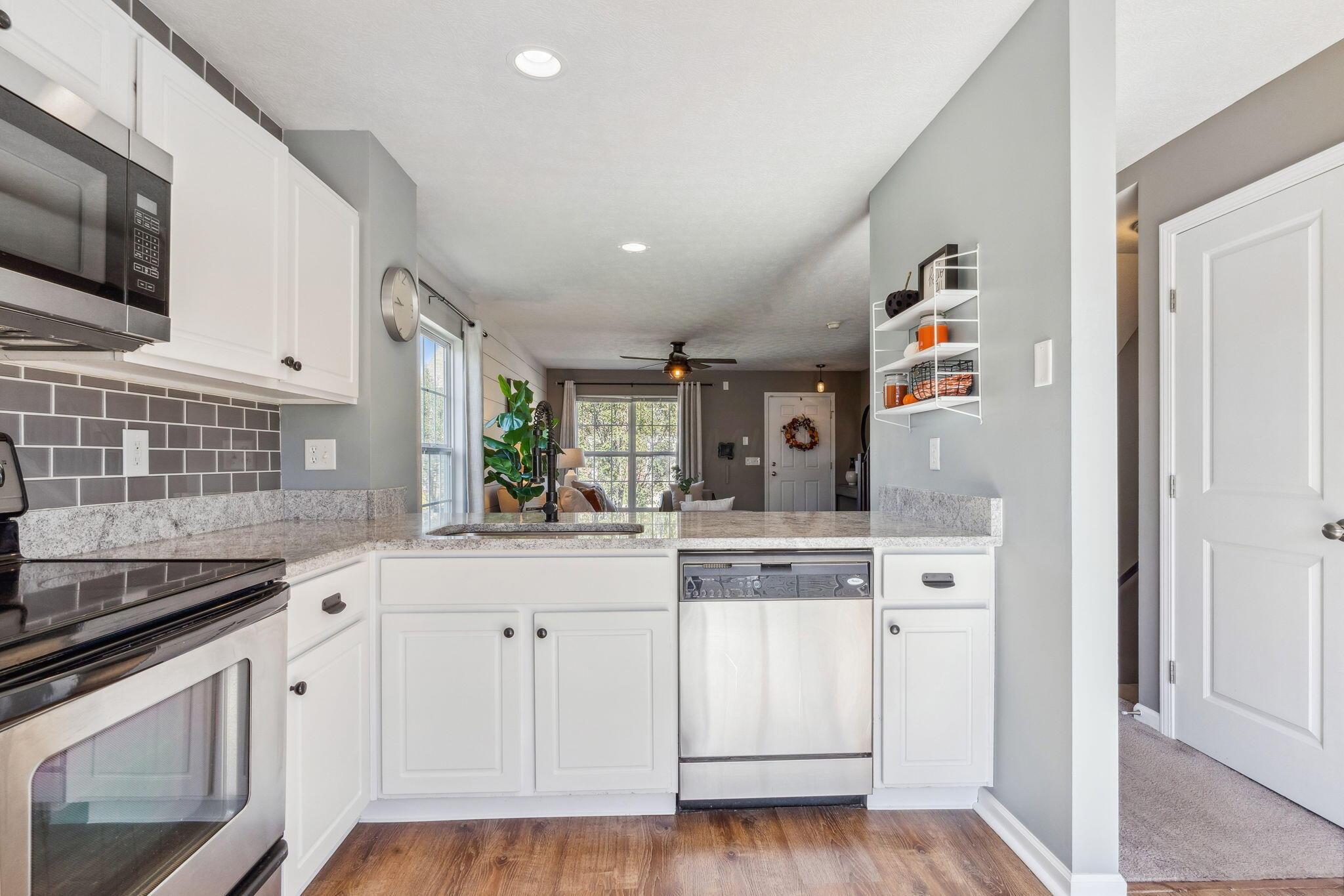 6237 Needletail Road, 32