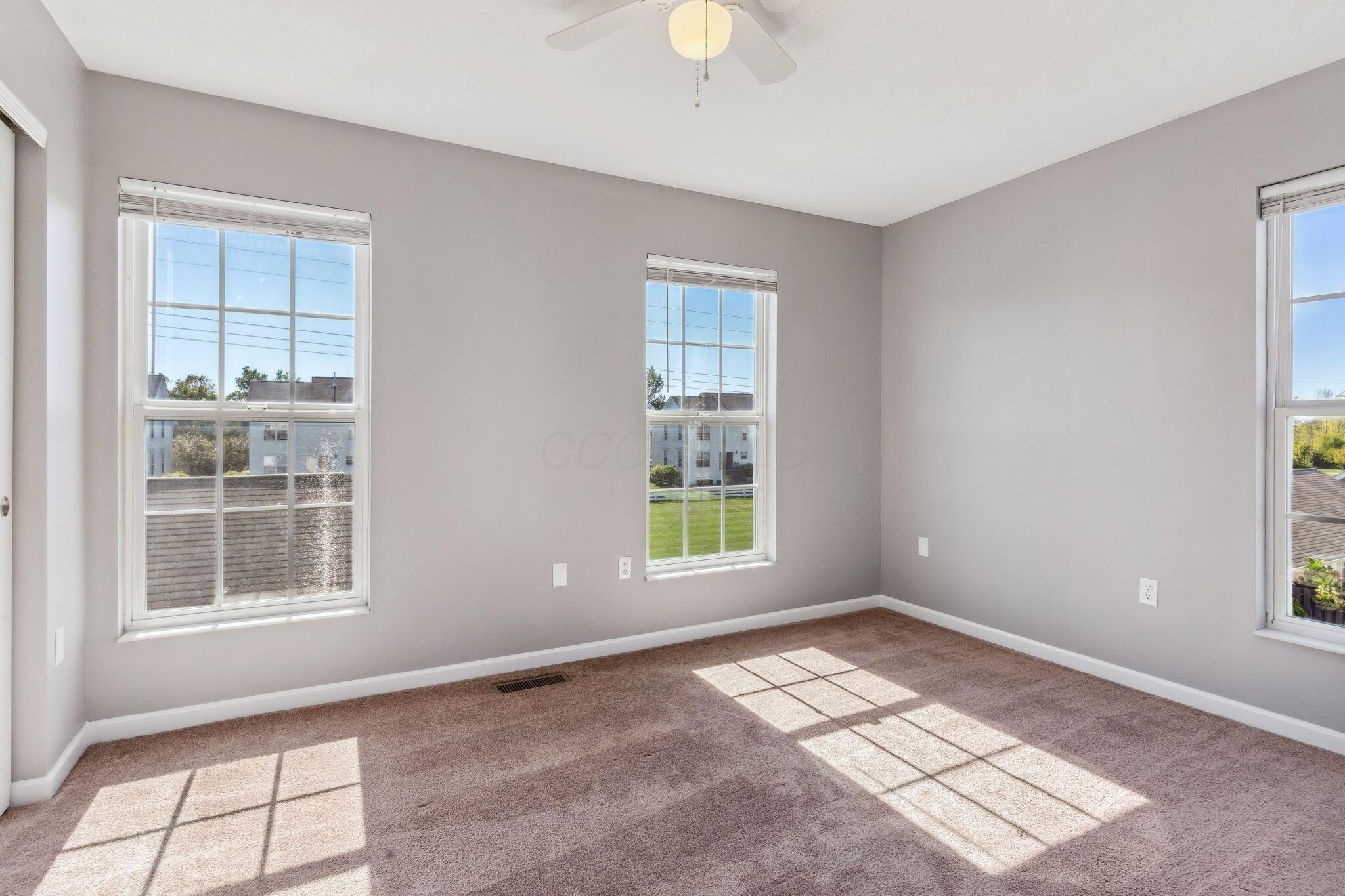 6237 Needletail Road, 32