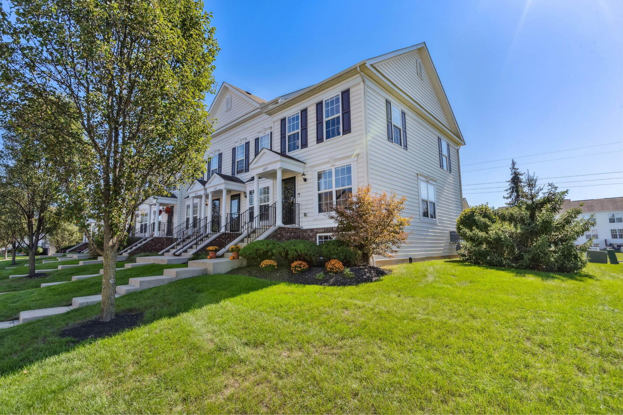 6237 Needletail Road, 32