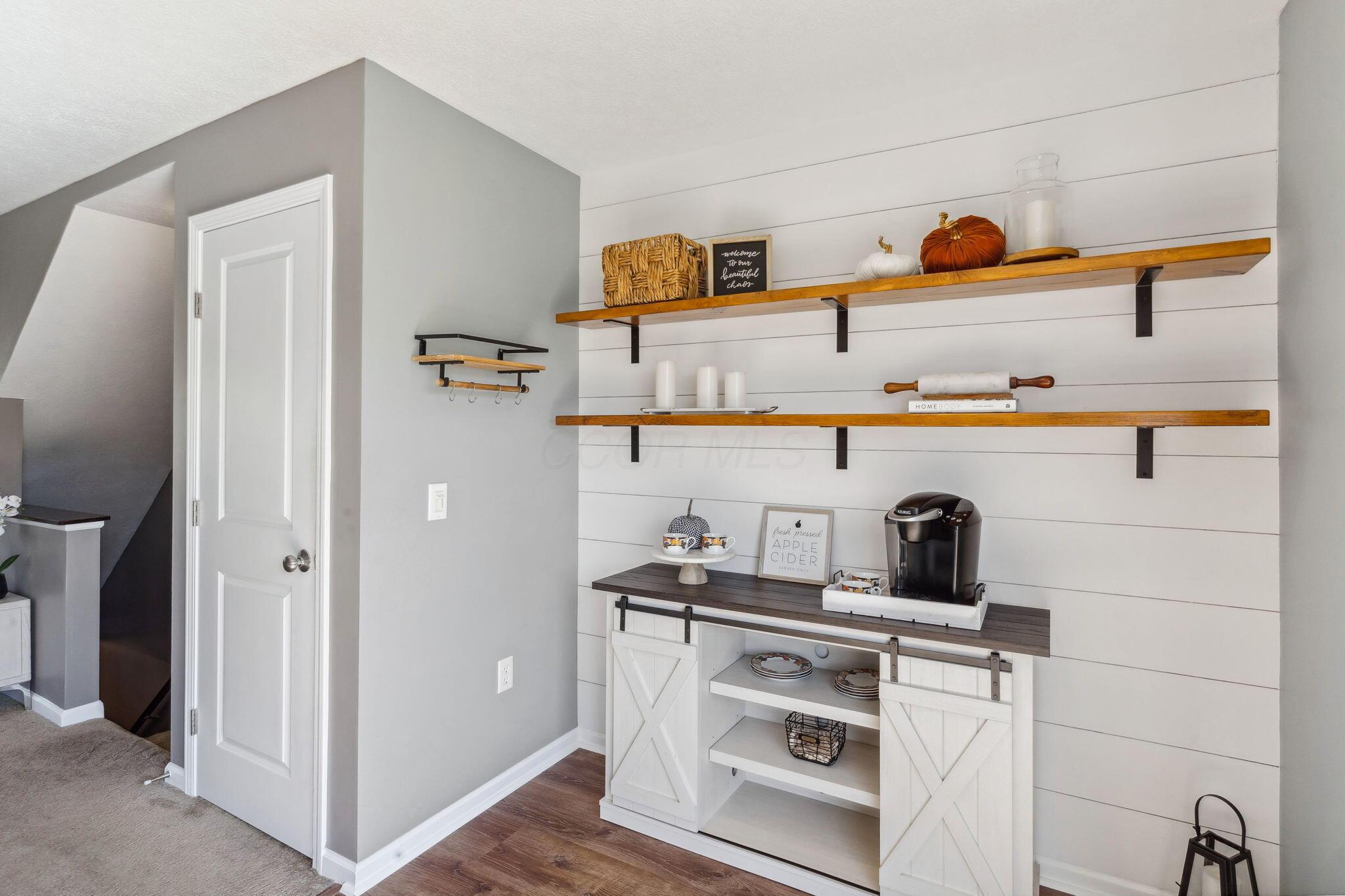 6237 Needletail Road, 32