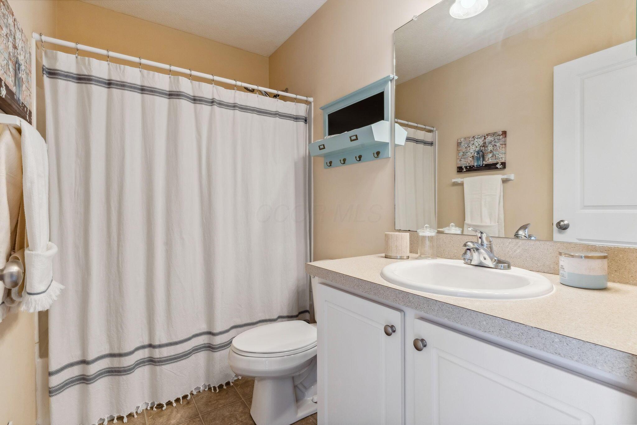 6237 Needletail Road, 32