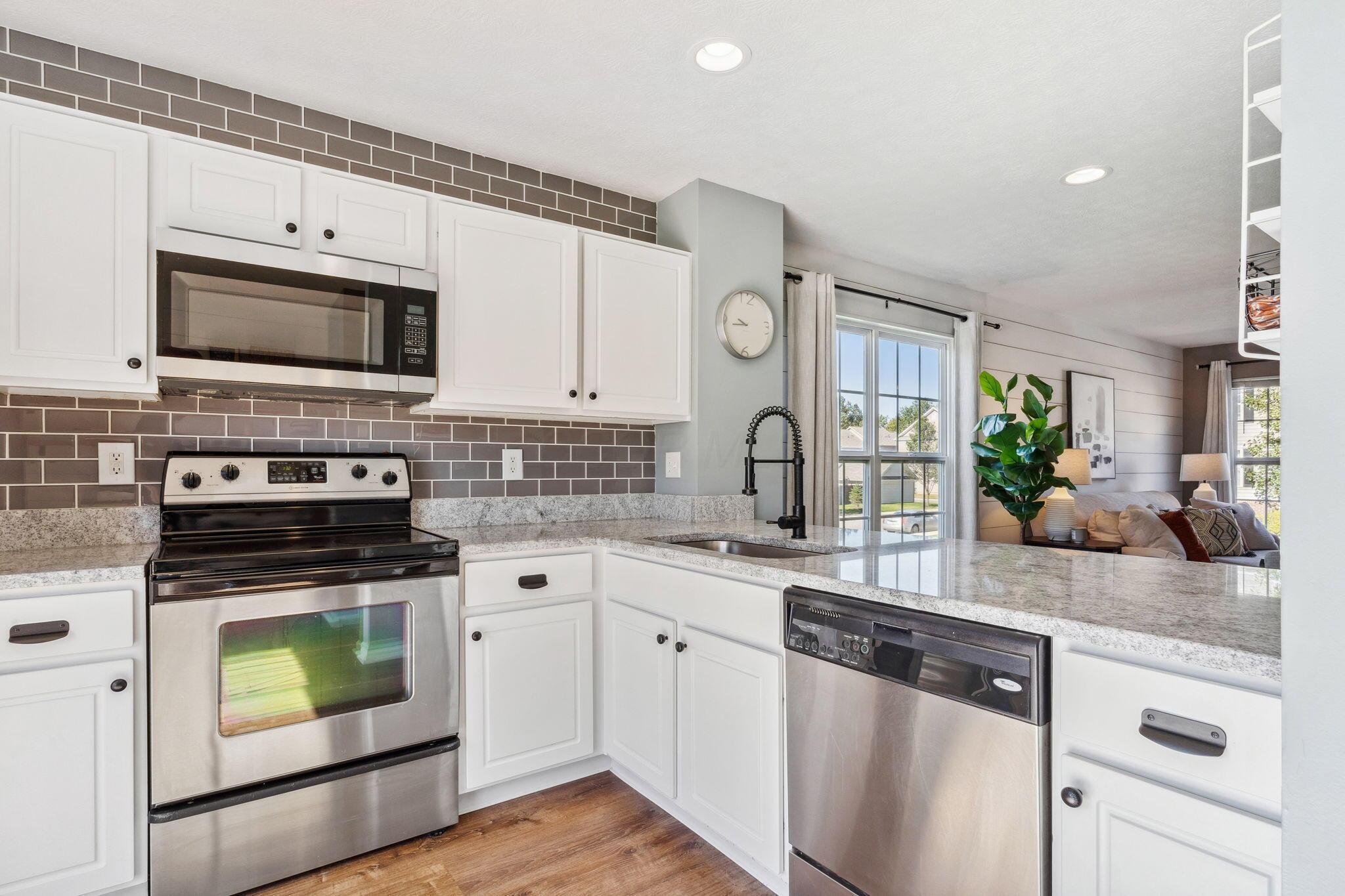 6237 Needletail Road, 32
