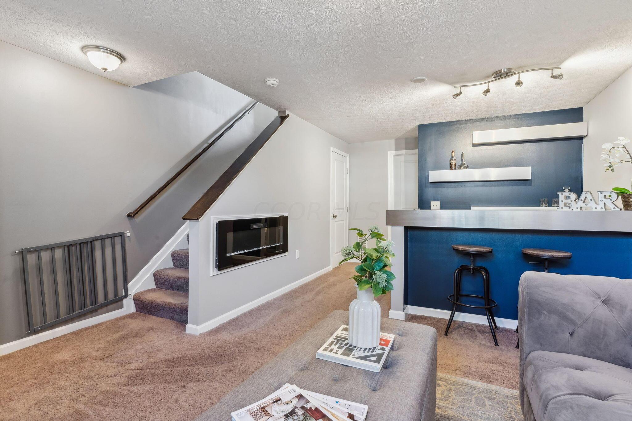 6237 Needletail Road, 32