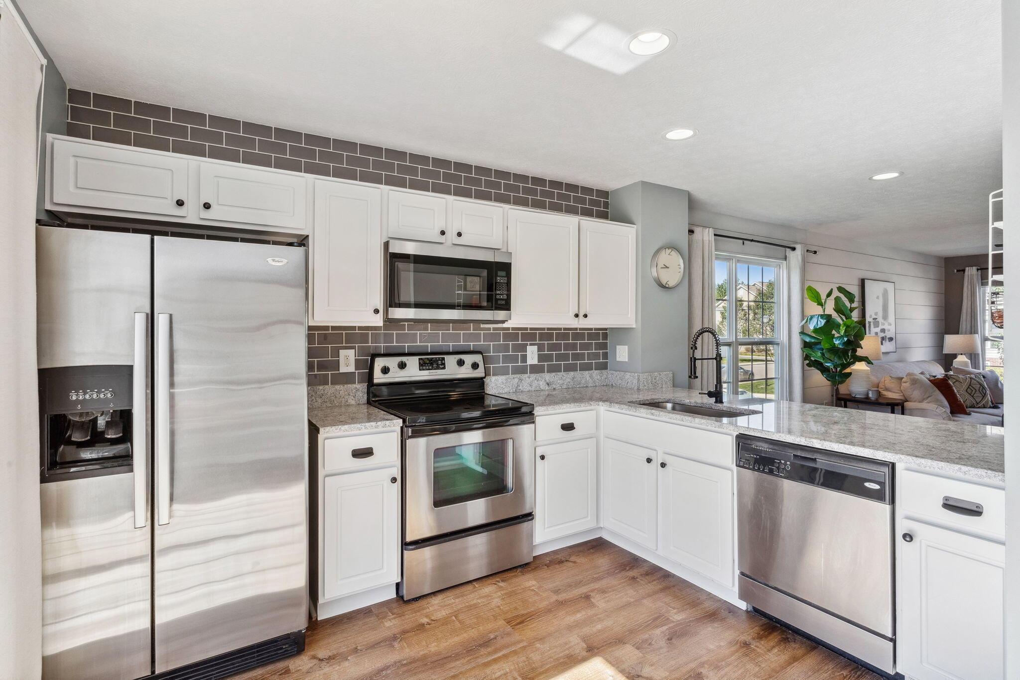 6237 Needletail Road, 32