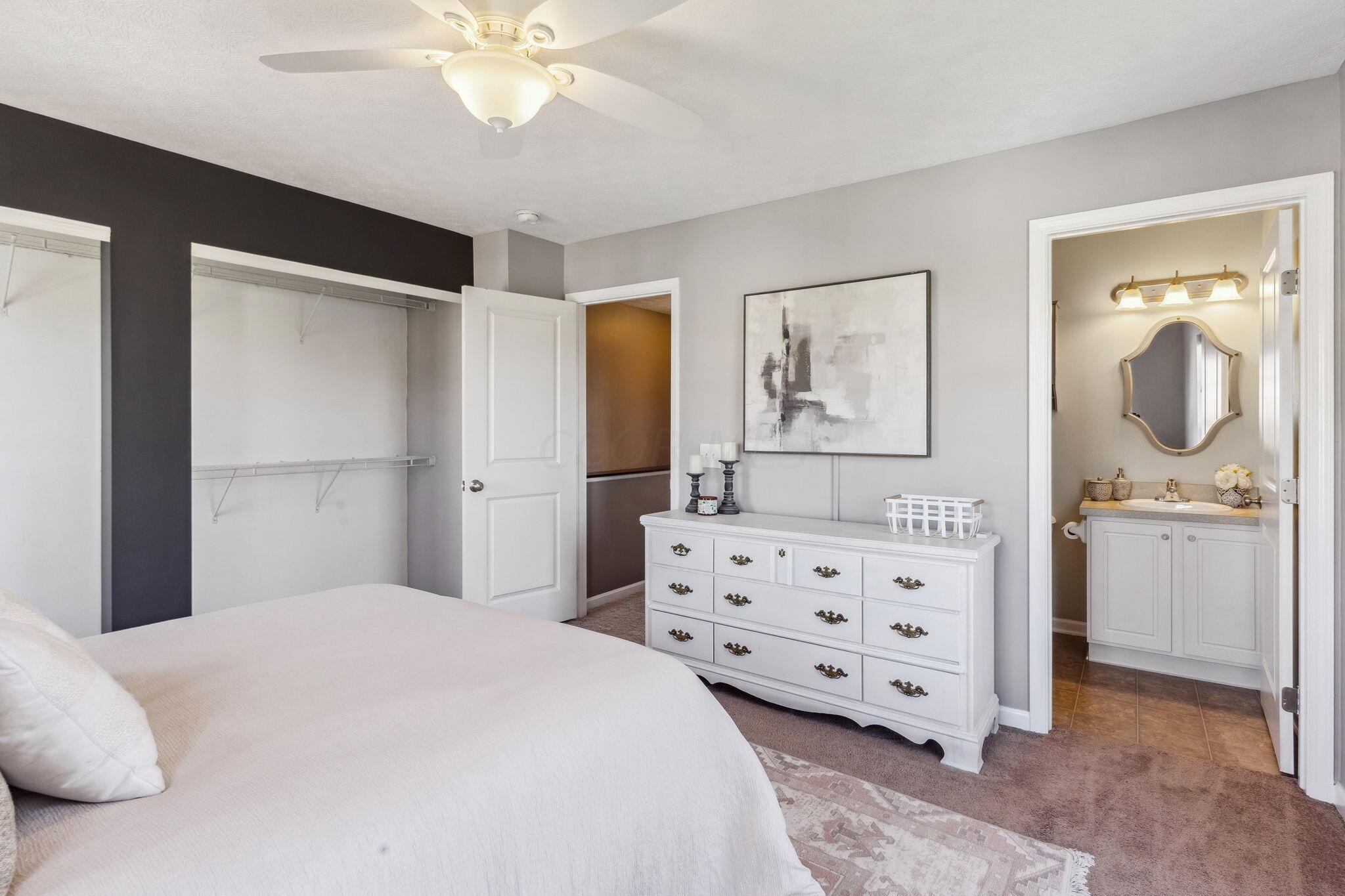 6237 Needletail Road, 32