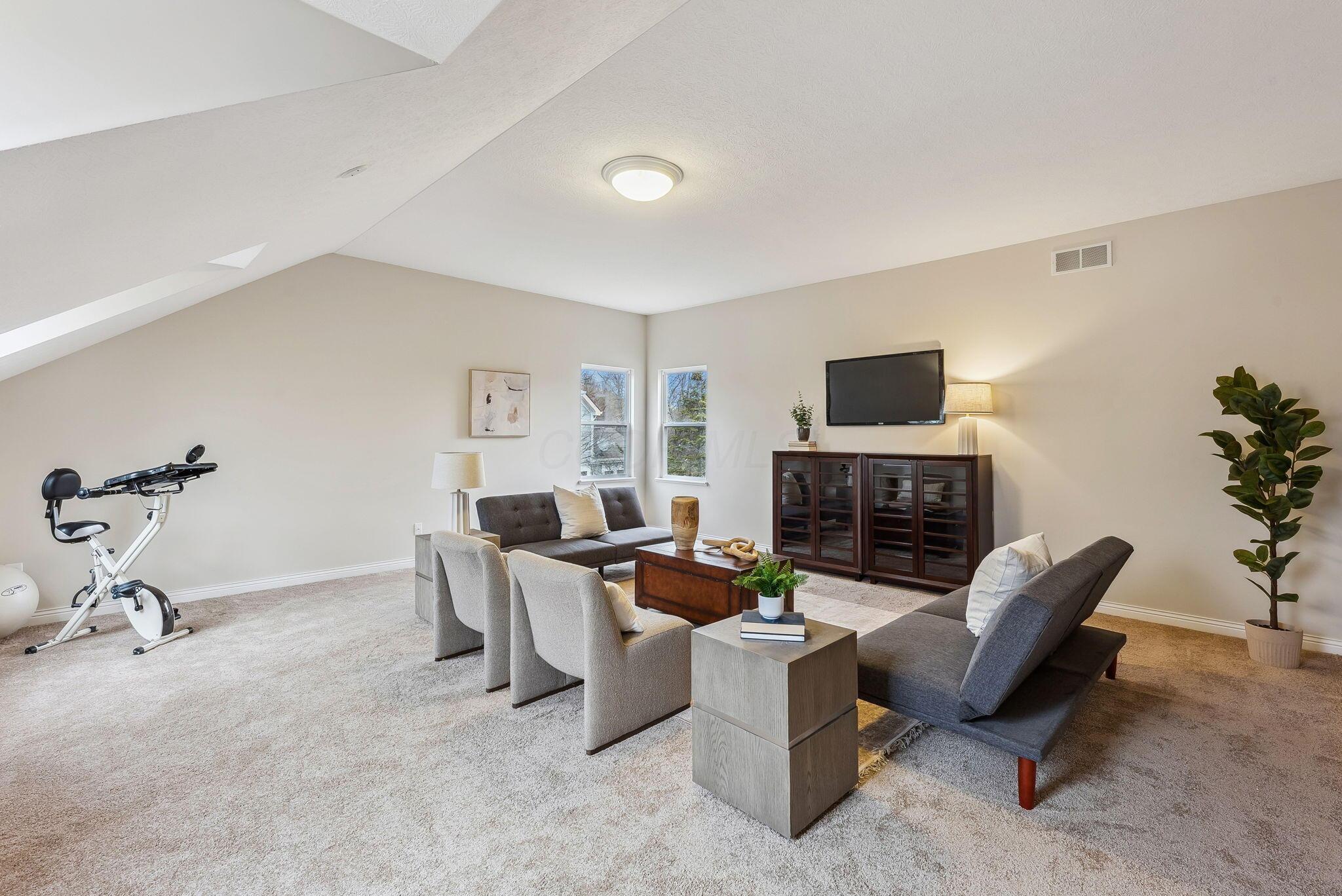 7208 Upper Clarenton Drive S