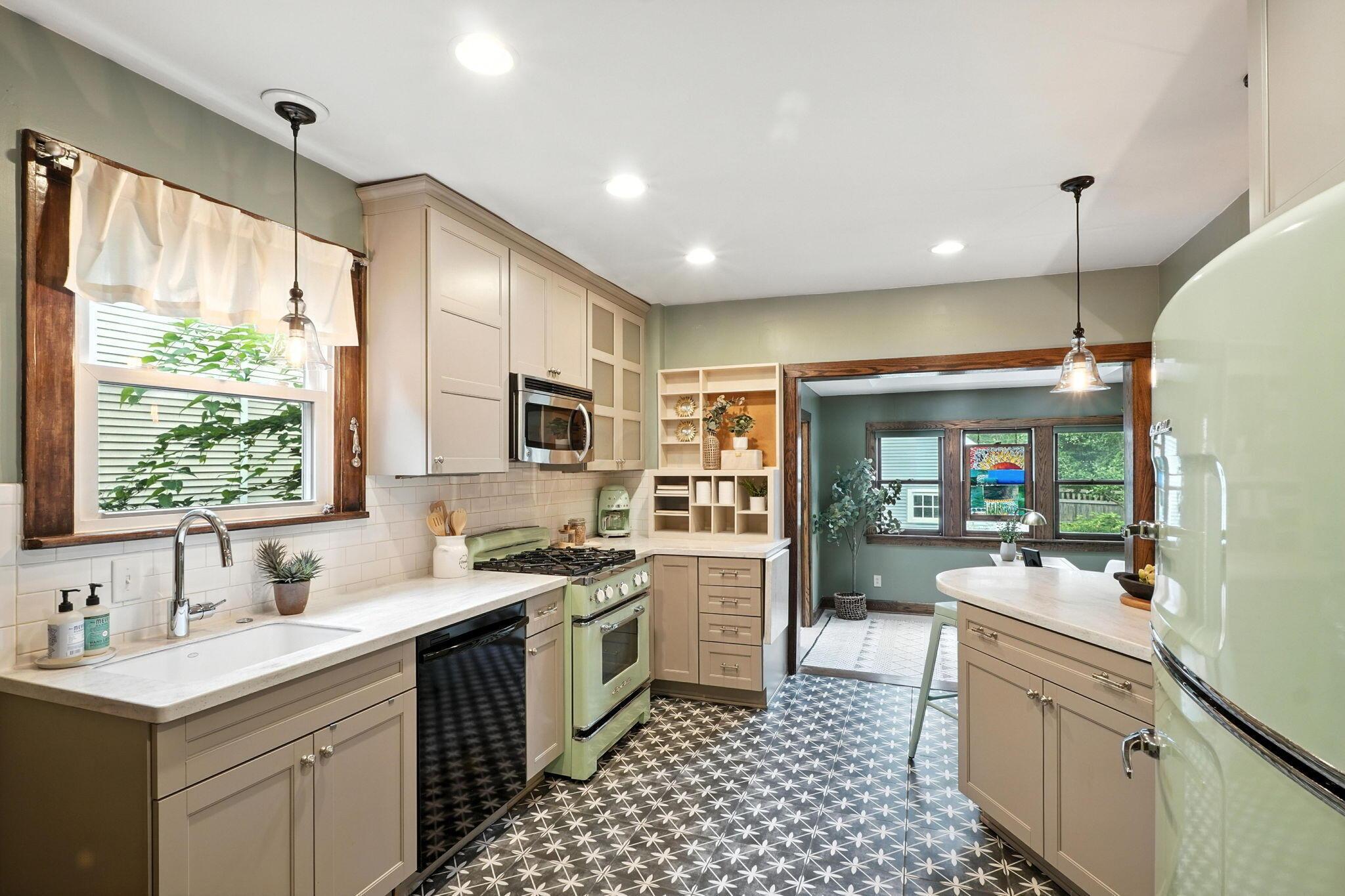 71 E Longview Avenue