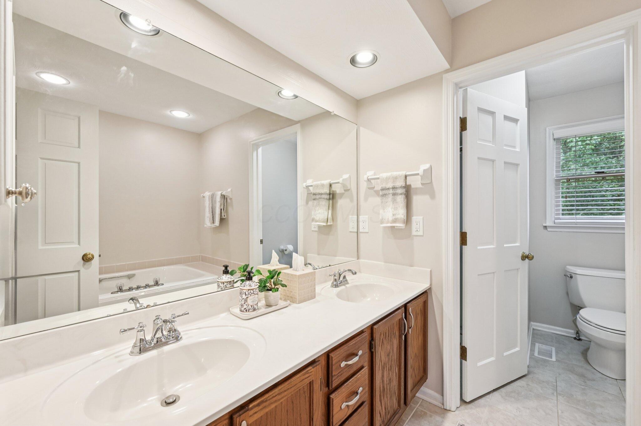 326 Olenview Circle W