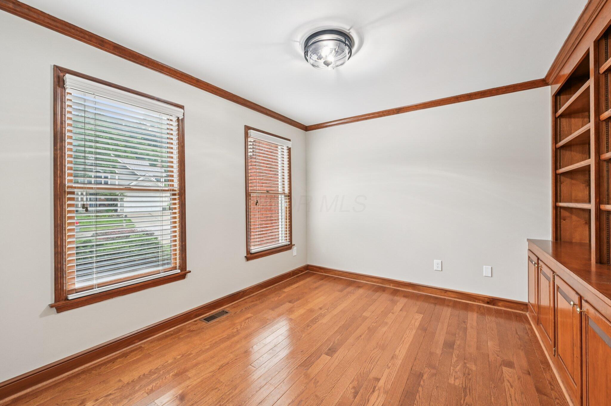 326 Olenview Circle W