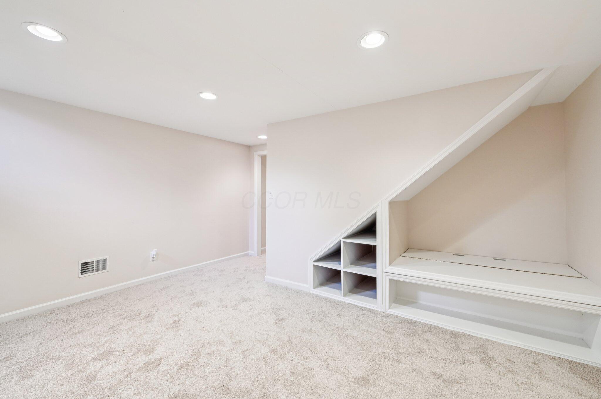326 Olenview Circle W