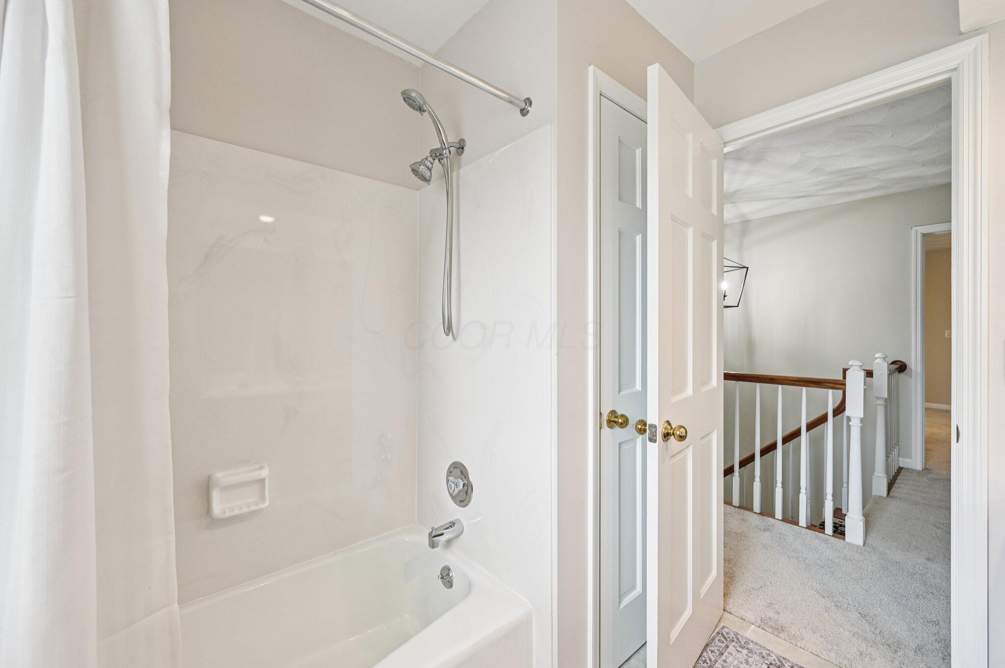 326 Olenview Circle W