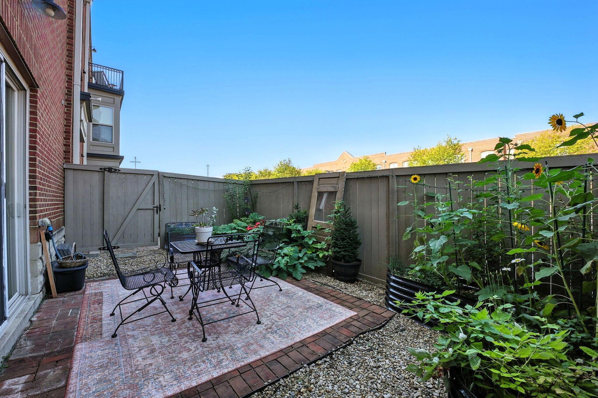961 Ingleside Avenue, C961