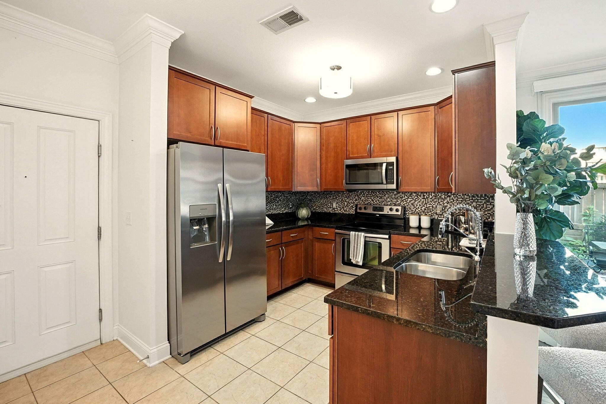 961 Ingleside Avenue, C961