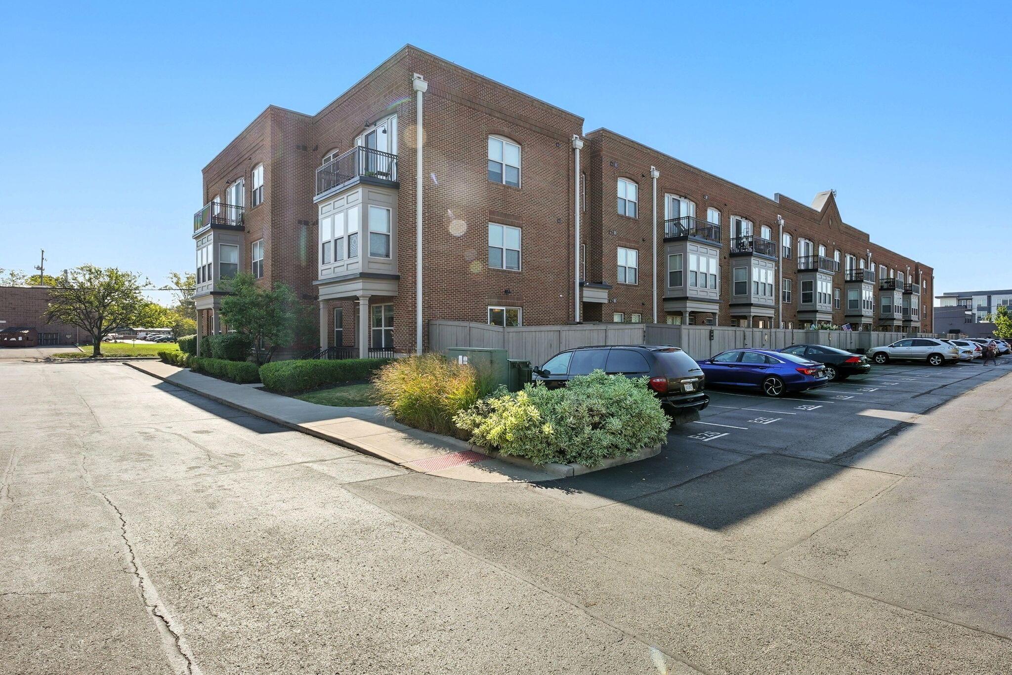 961 Ingleside Avenue, C961