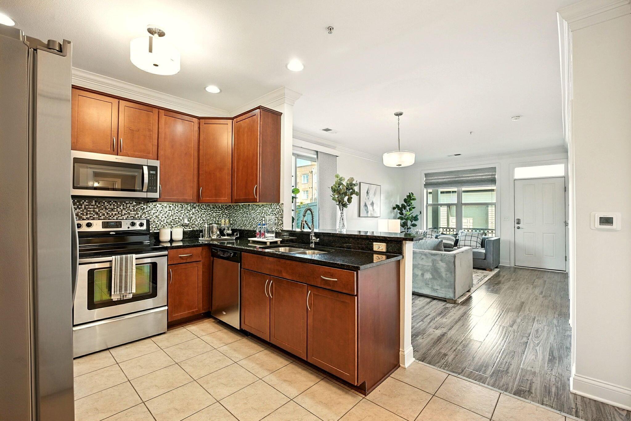 961 Ingleside Avenue, C961